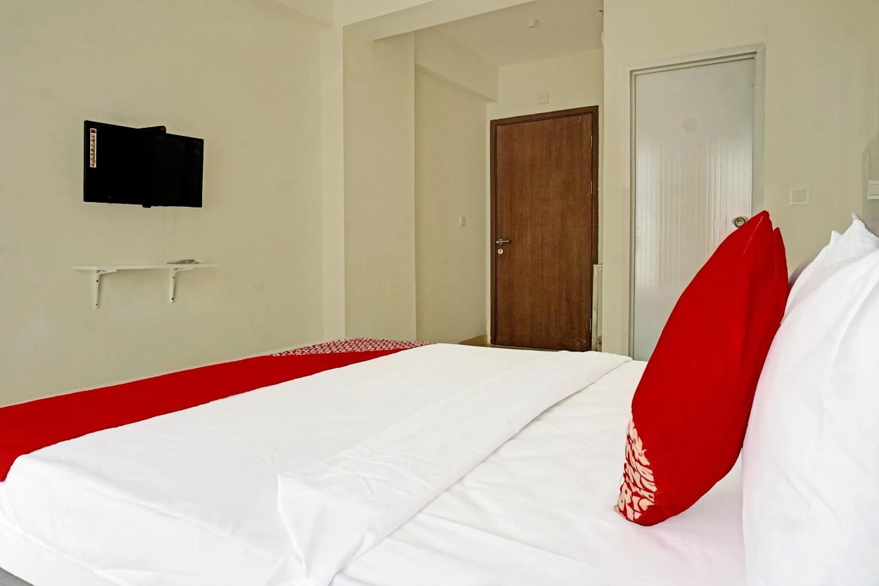 Bedroom, Bed in OYO 91217 Skyland @ Pgv Near Gunung Putri