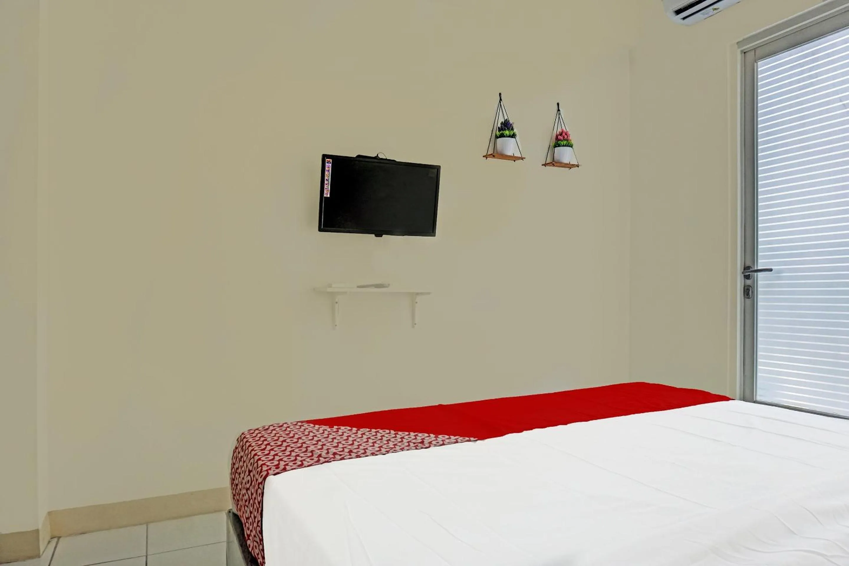 Bedroom, Bed in OYO 91217 Skyland @ Pgv Near Gunung Putri