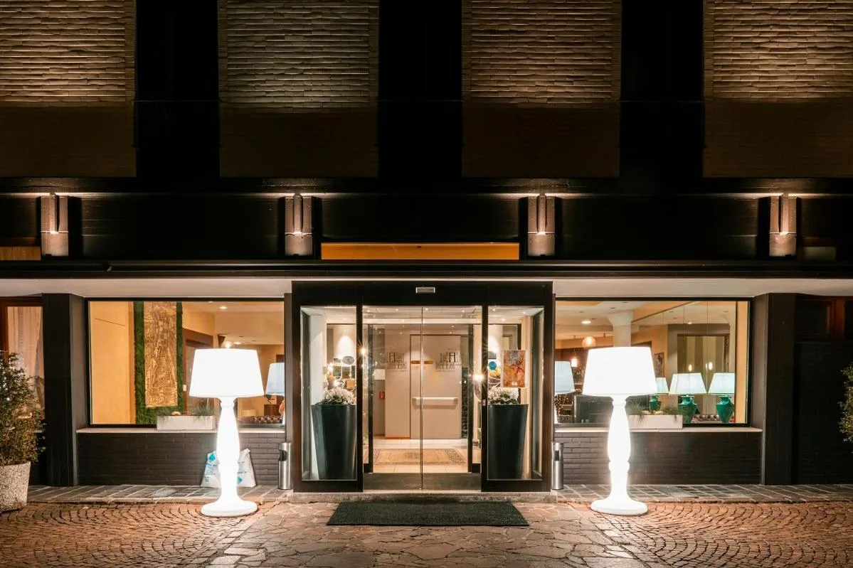 Facade/entrance in Hotel Terme Salvarola