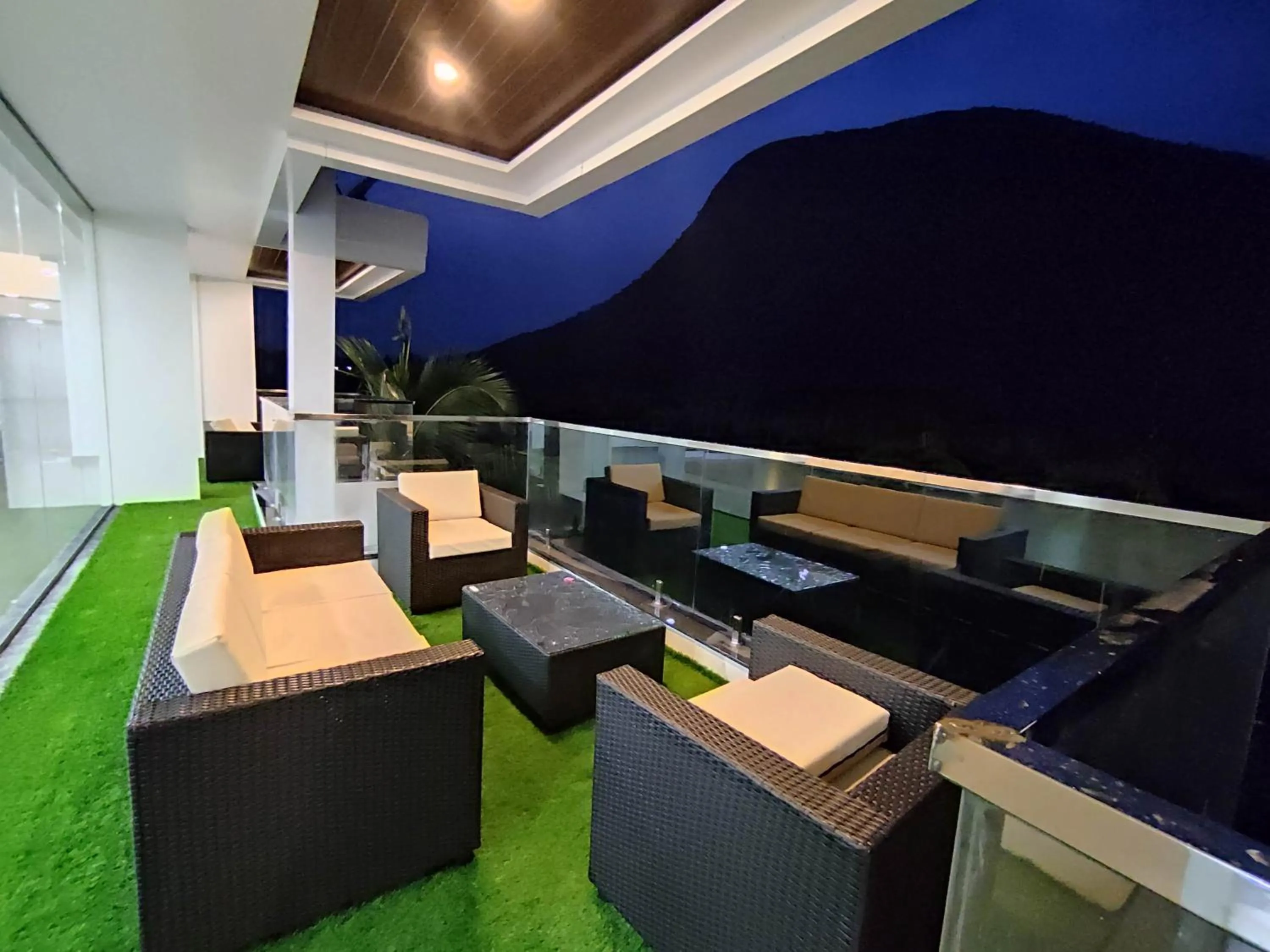 Mountain view in SILVER CLOUD