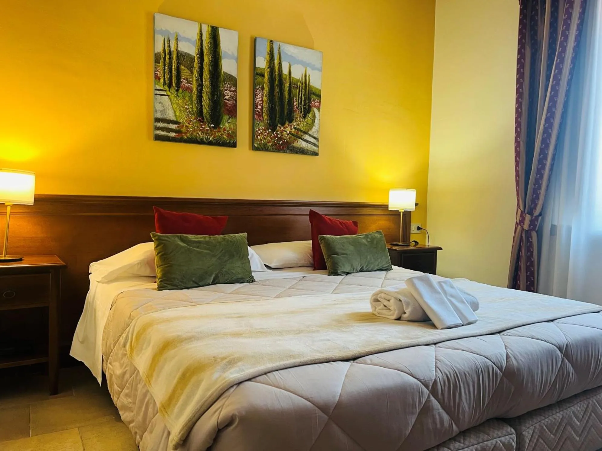 View (from property/room), Bed in Hotel Borgo Antico