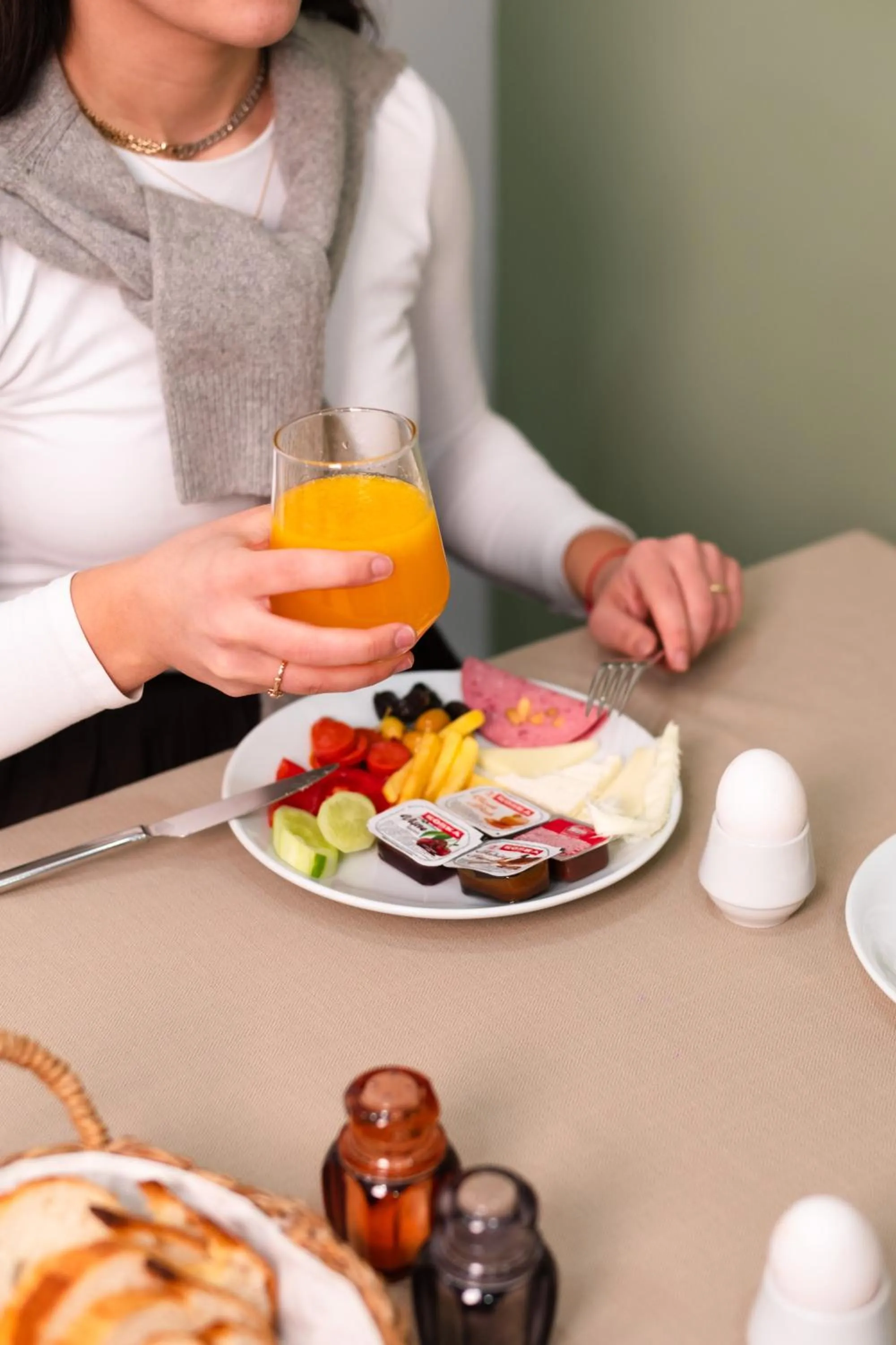 Restaurant/places to eat in Polek Hotel