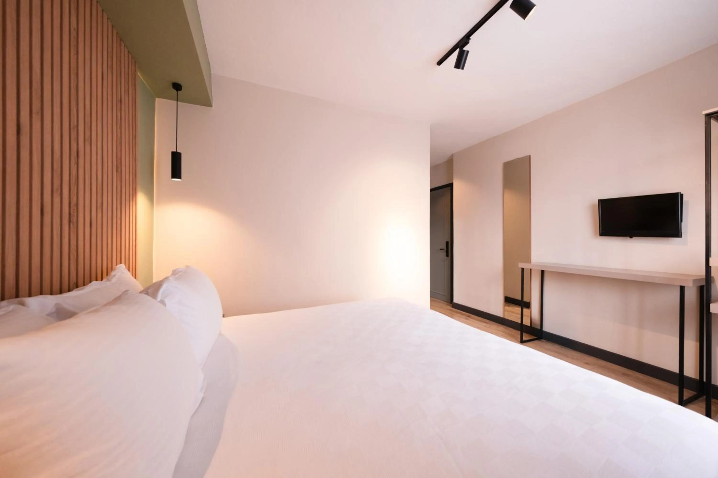 Bedroom, Bed in Polek Hotel