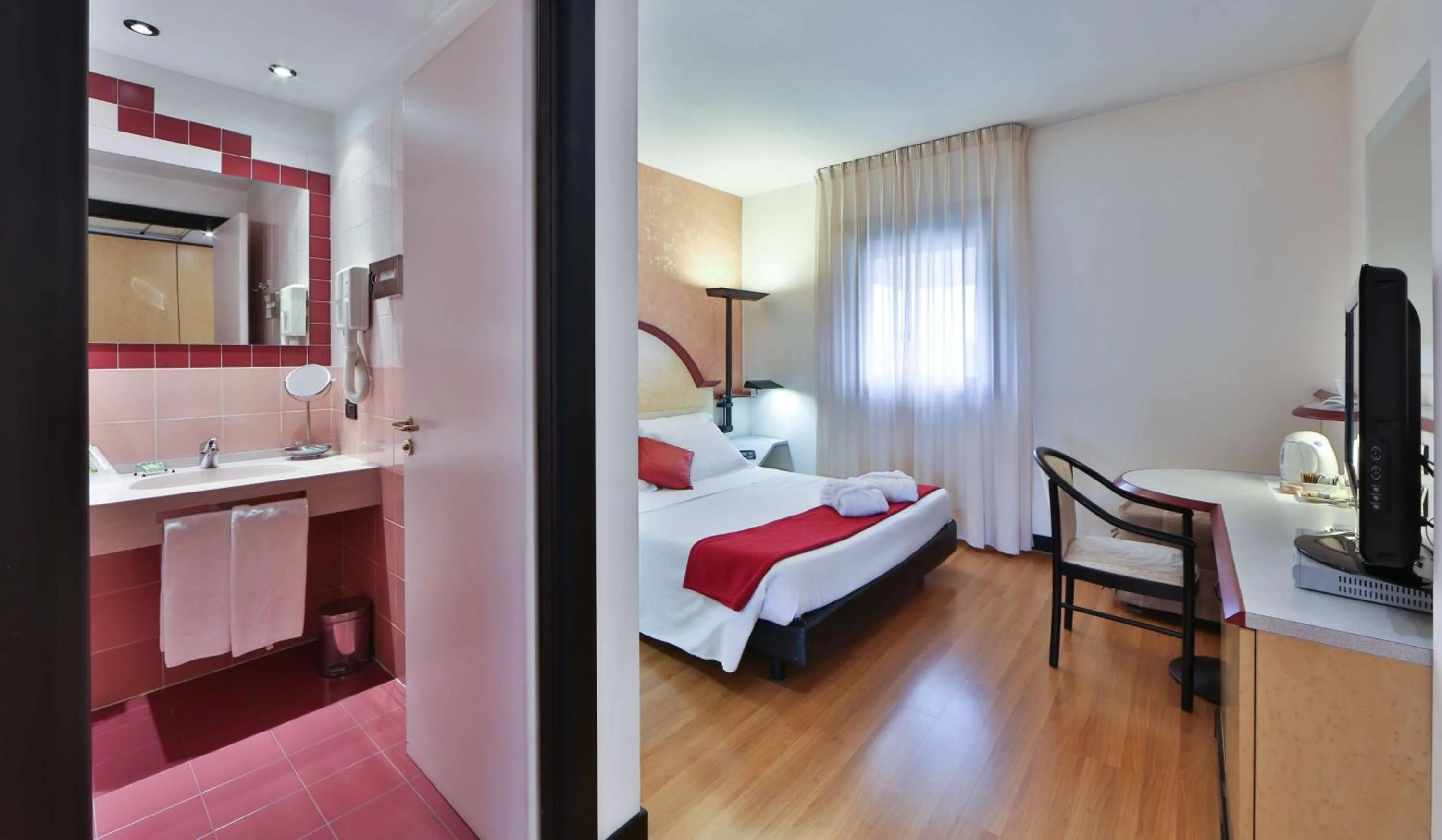 Photo of the whole room, Bed in Best Western Hotel Solaf