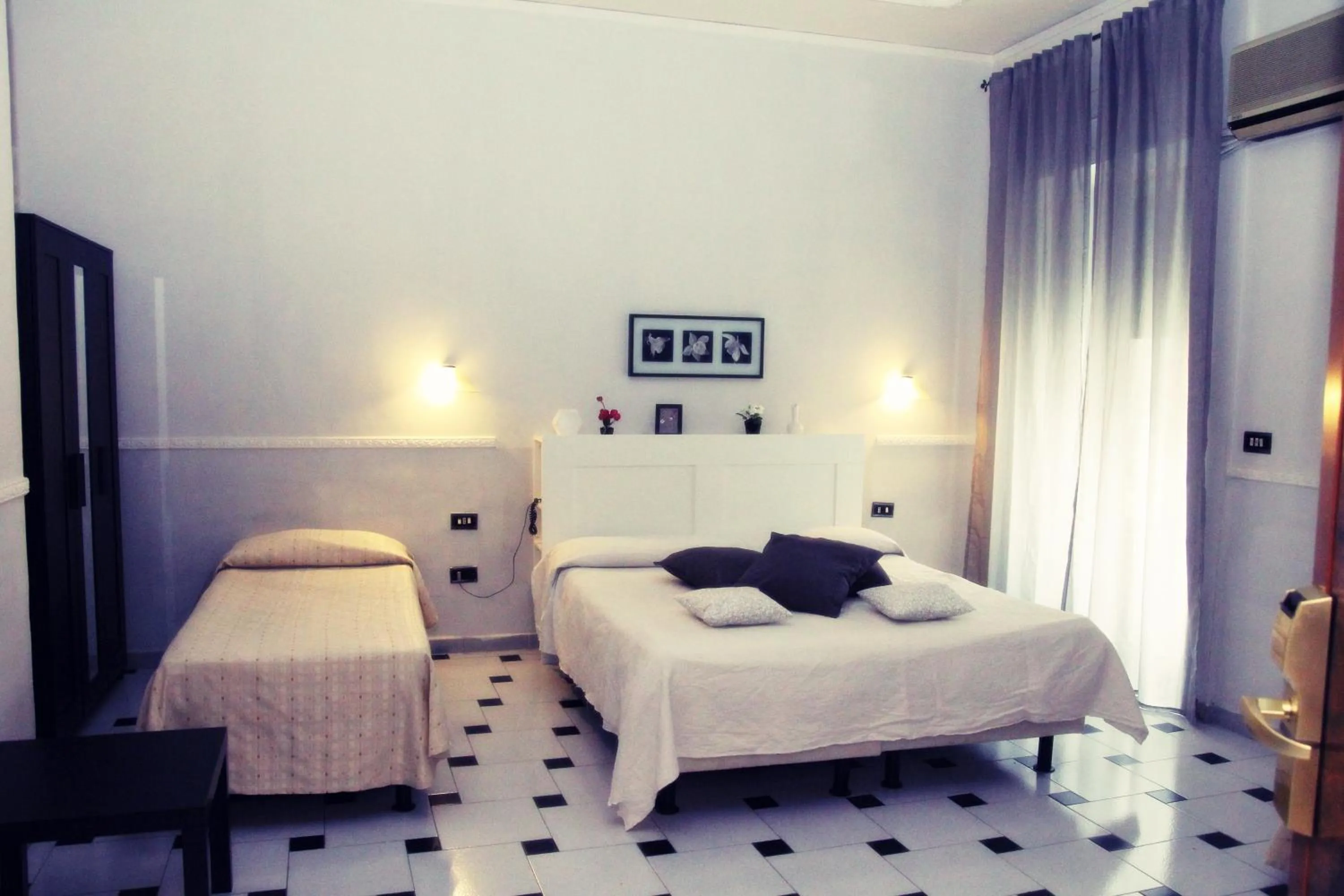 Photo of the whole room, Bed in Hotel Luna Rossa