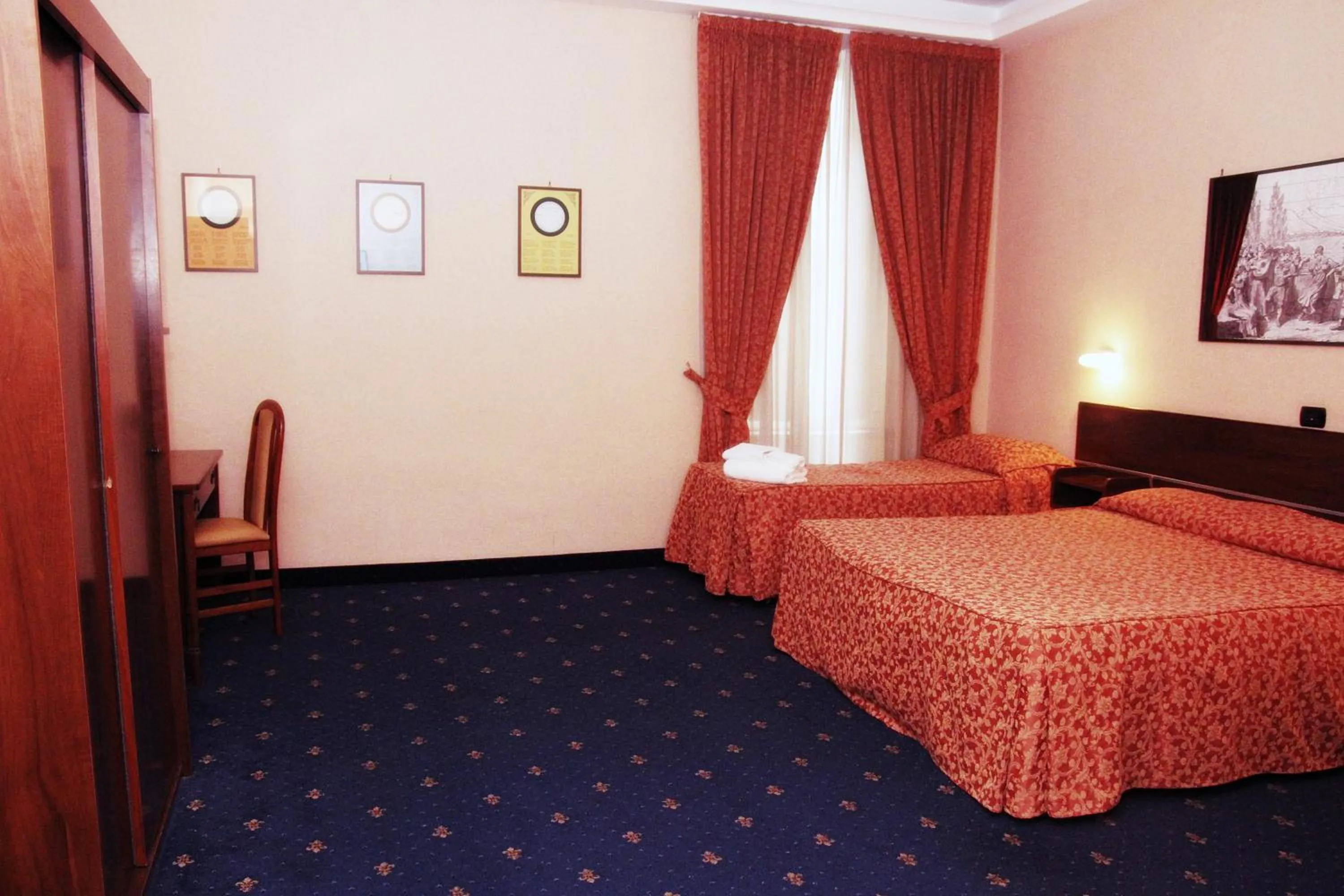 Photo of the whole room, Bed in Hotel Luna Rossa