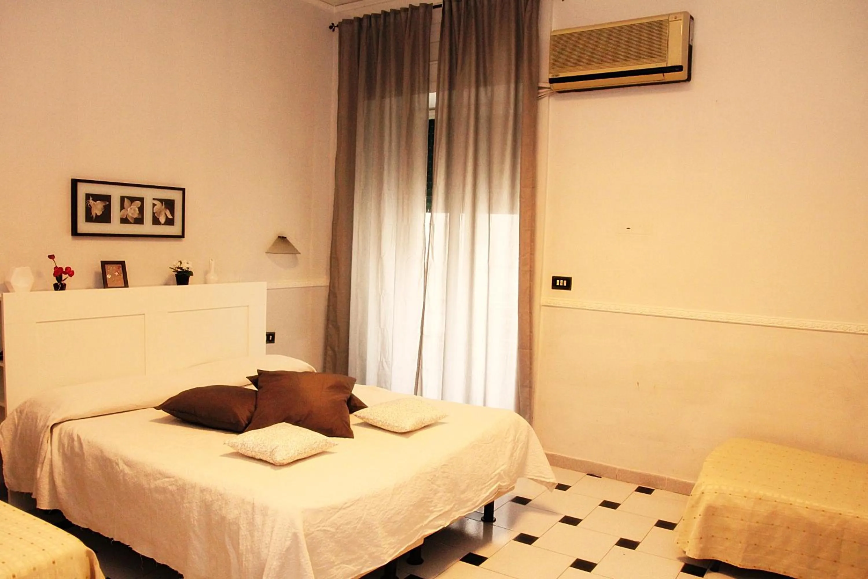 Photo of the whole room, Bed in Hotel Luna Rossa