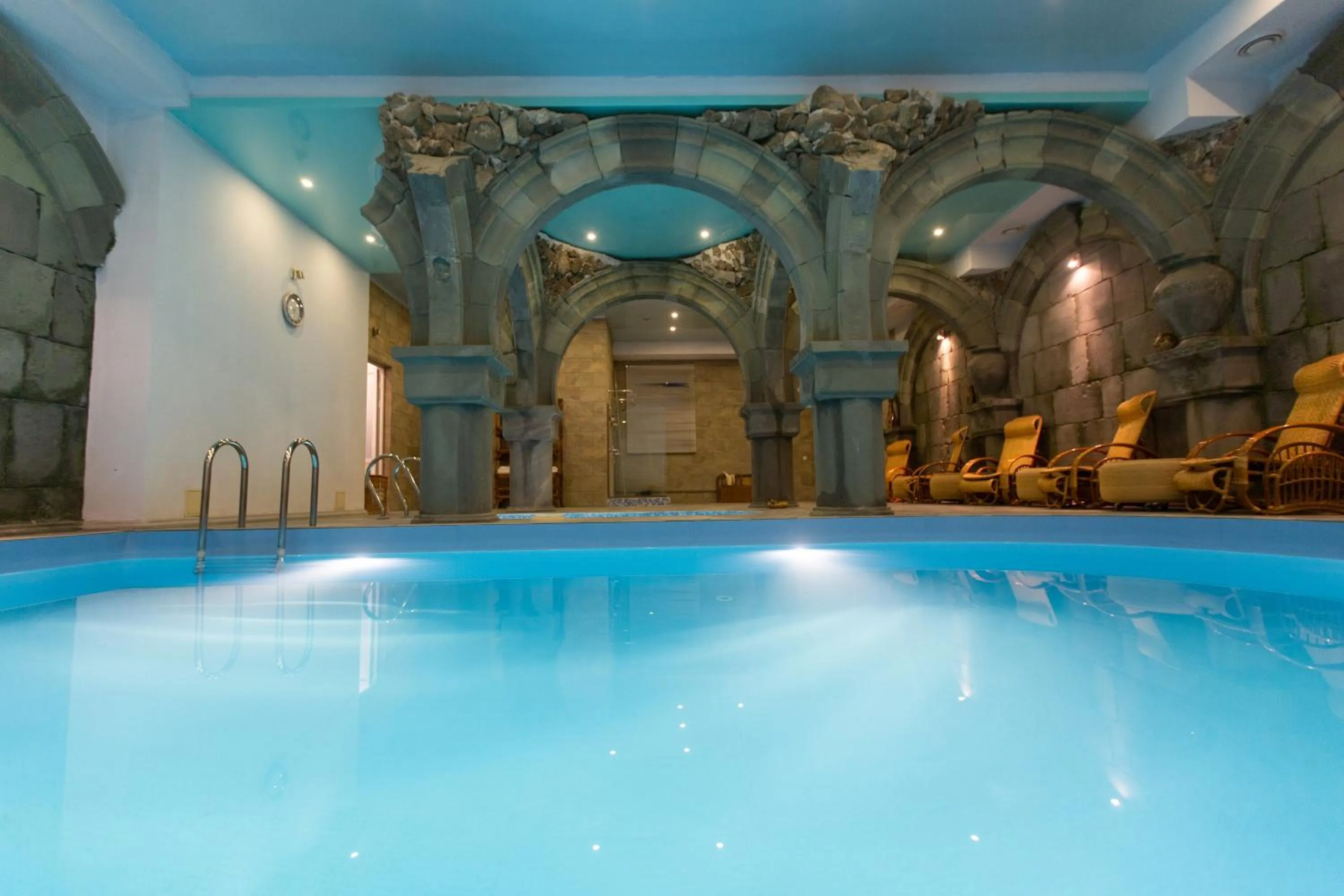 Swimming pool in Latar Hotel Yerevan