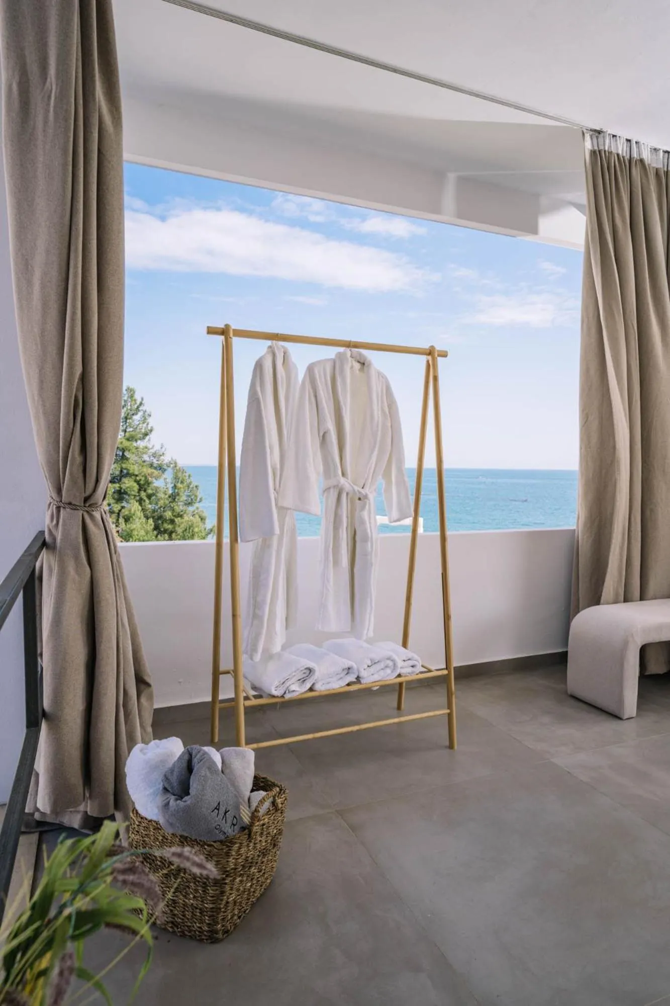 Spa and wellness centre/facilities, Bed in Akrotiri Olympus Luxury Suites - Adults Only