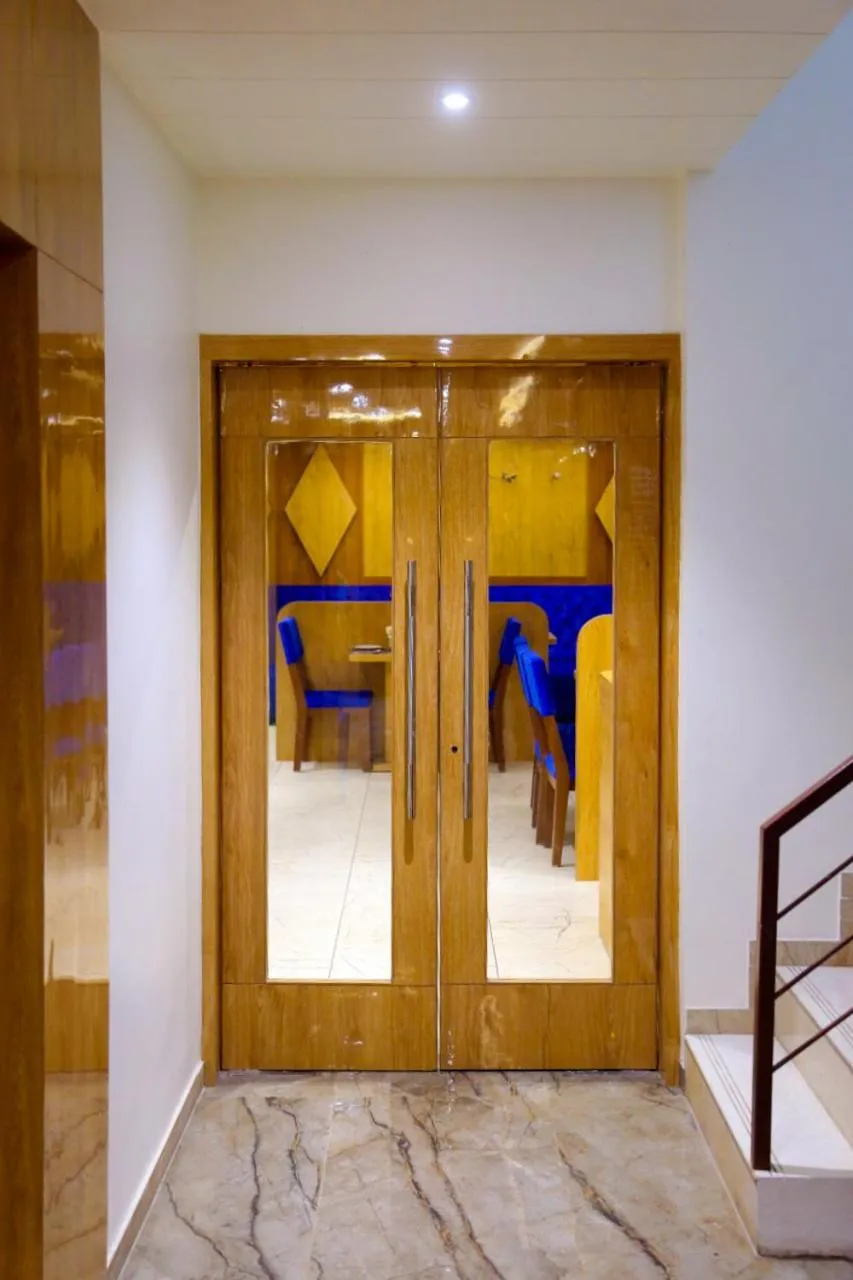 Restaurant/places to eat in Hotel Nova Pride