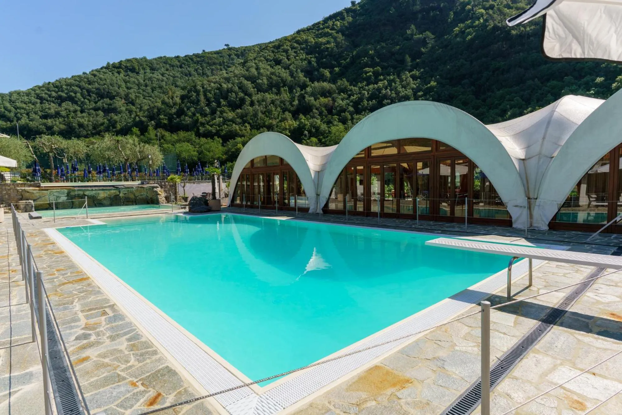 Swimming pool in Hotel Lago Bin