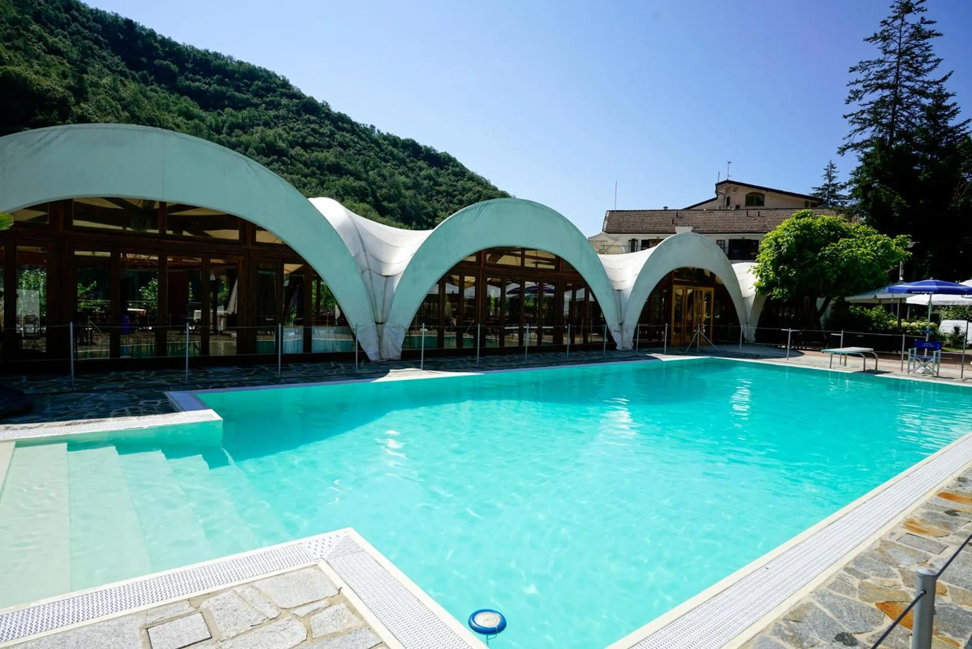 Pool view in Hotel Lago Bin