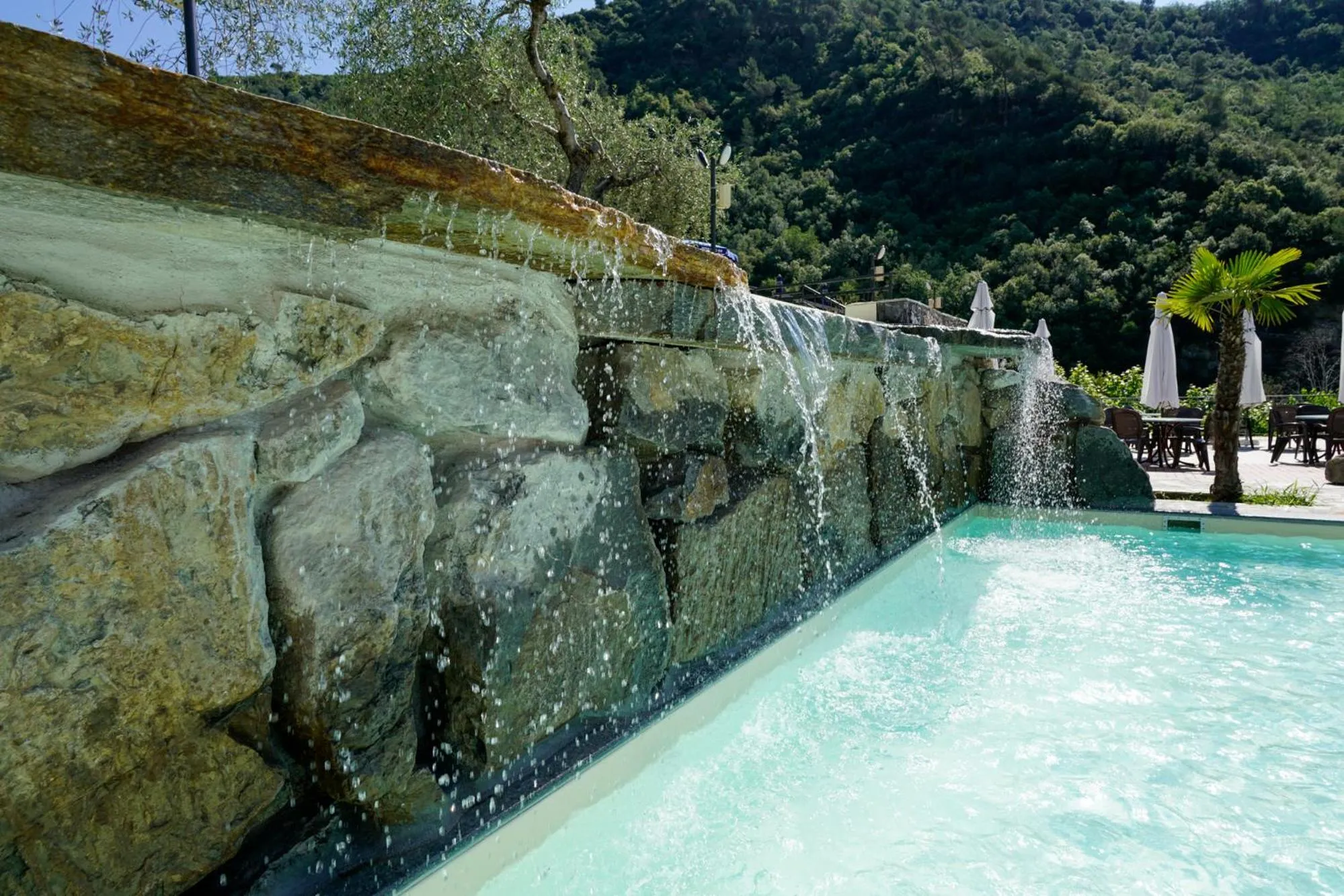 Pool view in Hotel Lago Bin