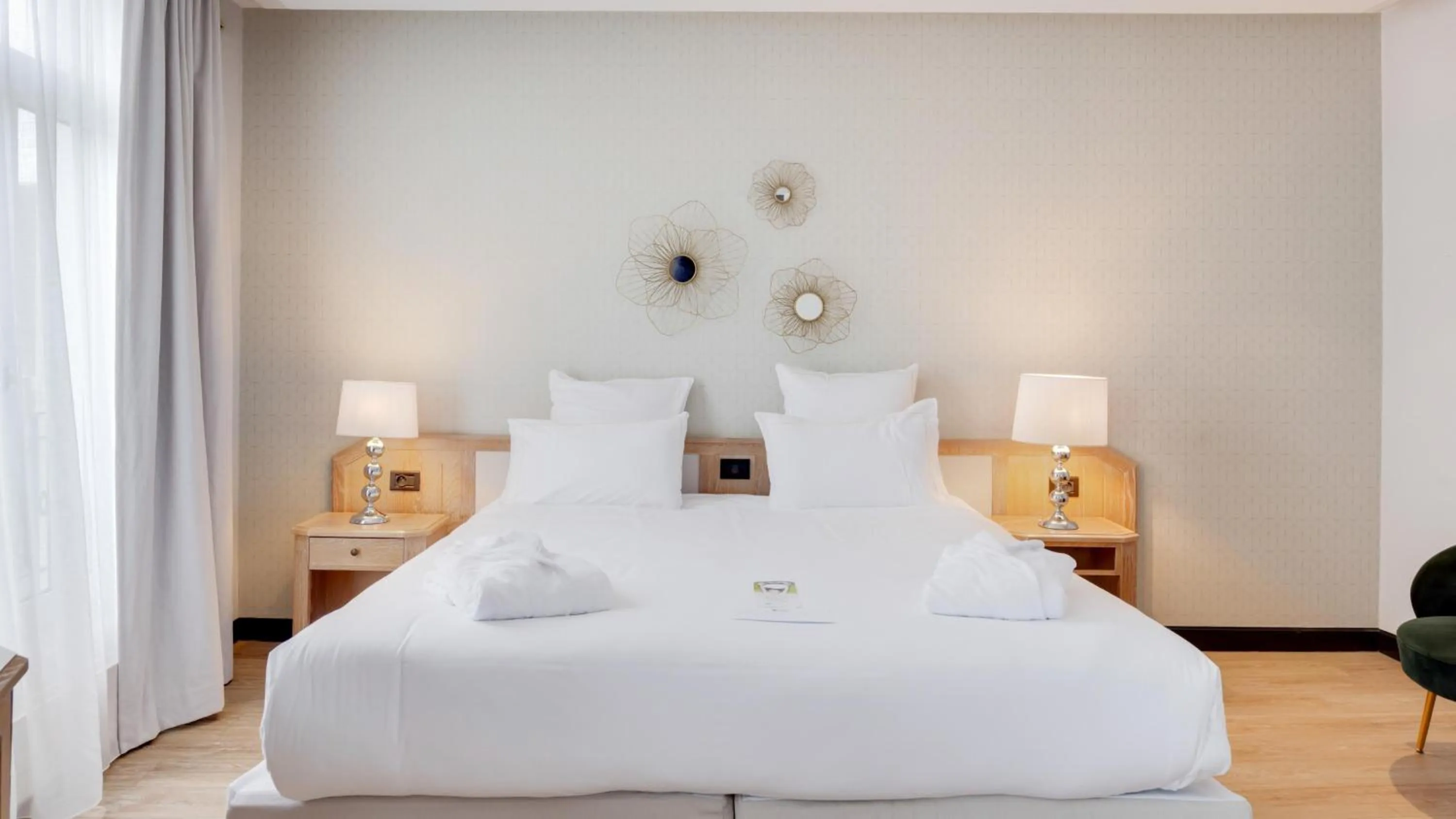 Bedroom, Bed in Best Western Plus Le Picardy