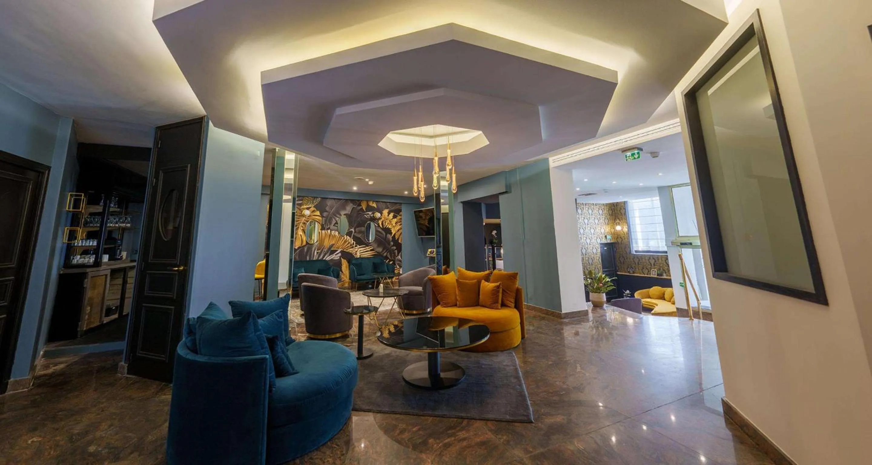 Lounge or bar in Best Western Plus Le Picardy