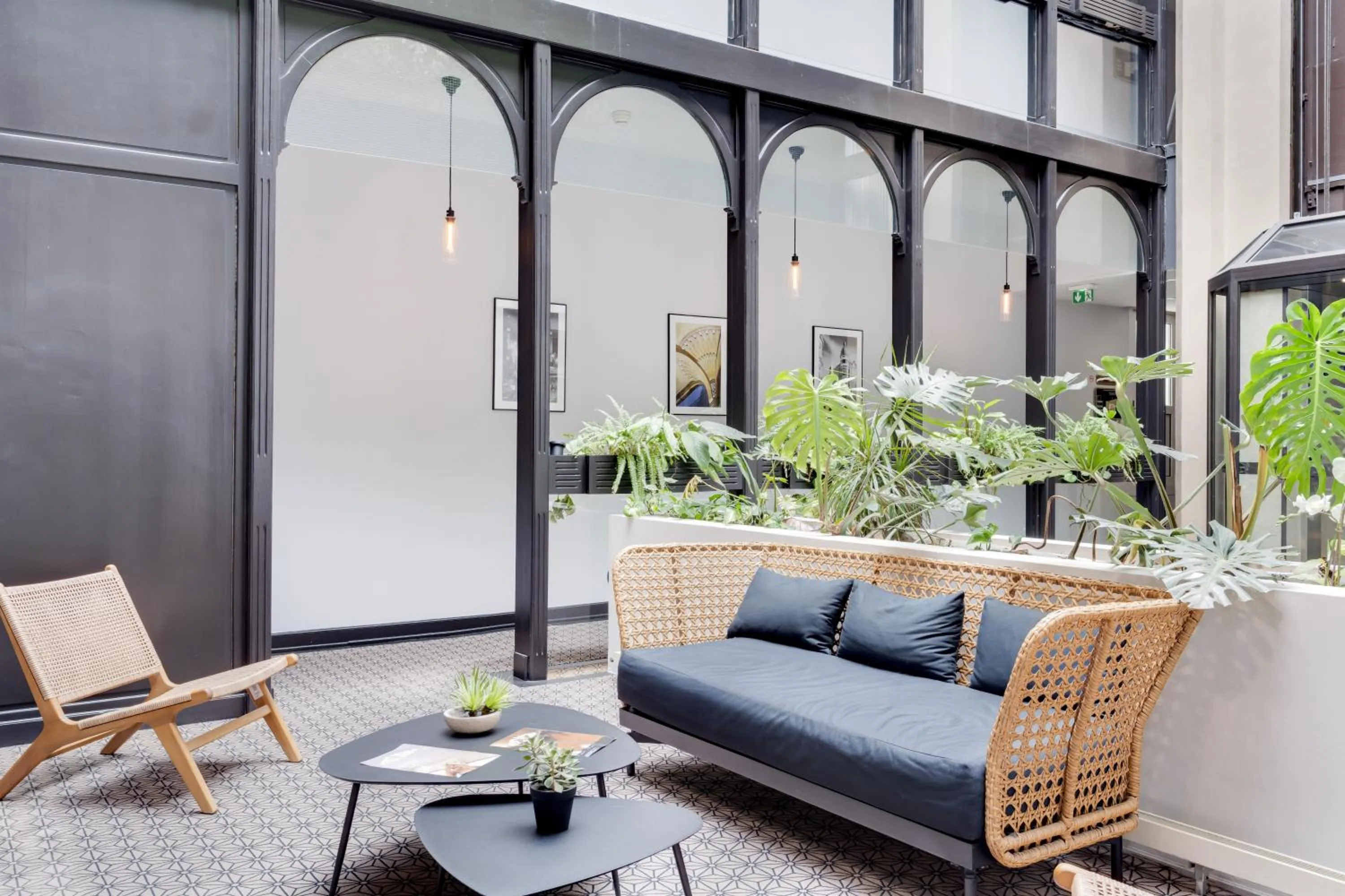 Patio in Best Western Plus Le Picardy