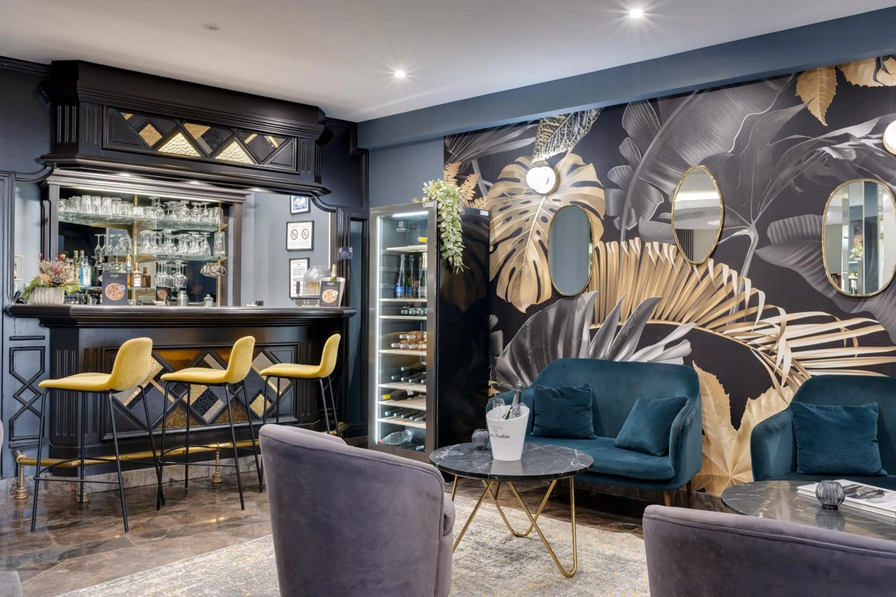 Lounge or bar in Best Western Plus Le Picardy