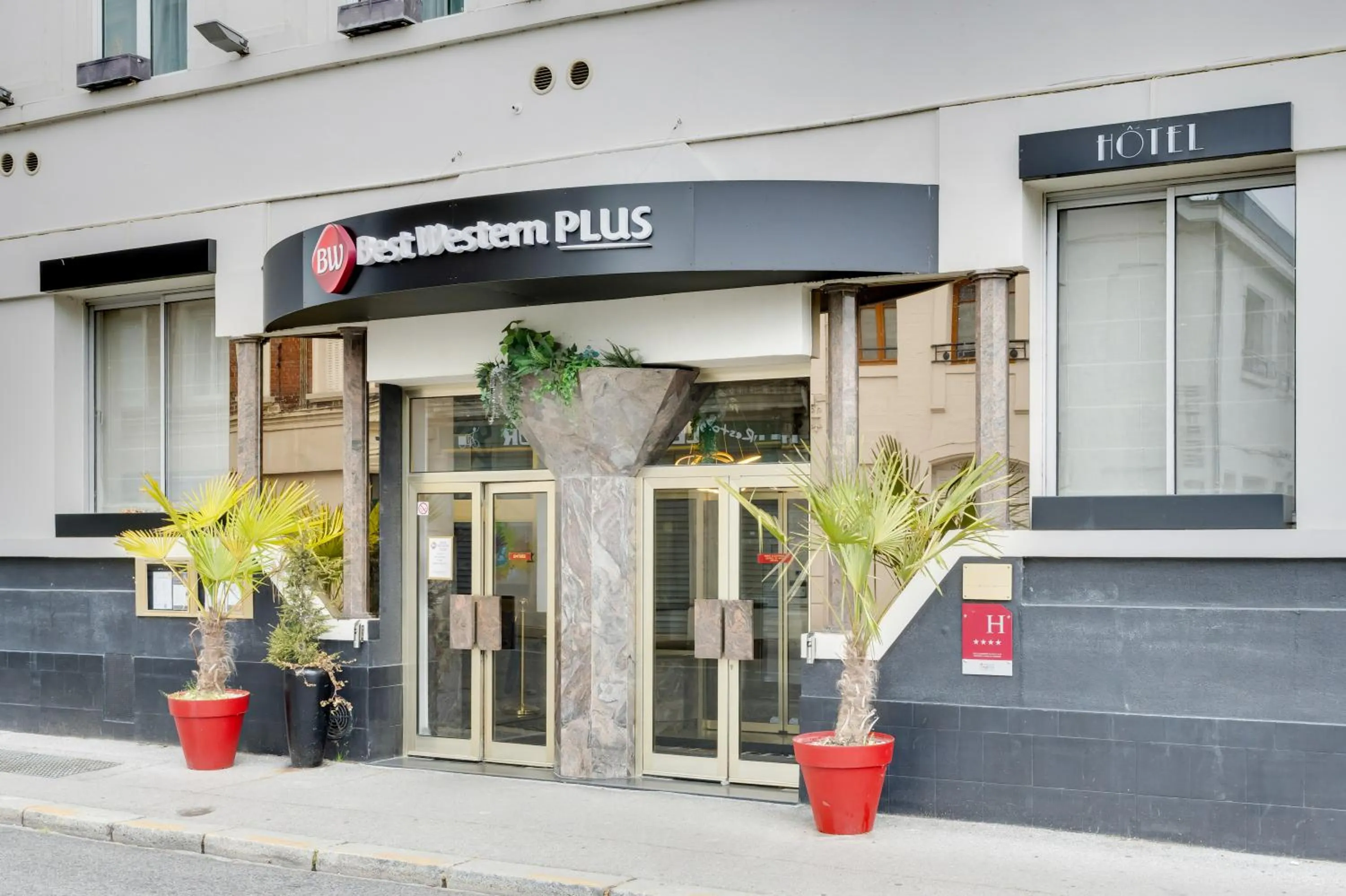 Facade/entrance in Best Western Plus Le Picardy