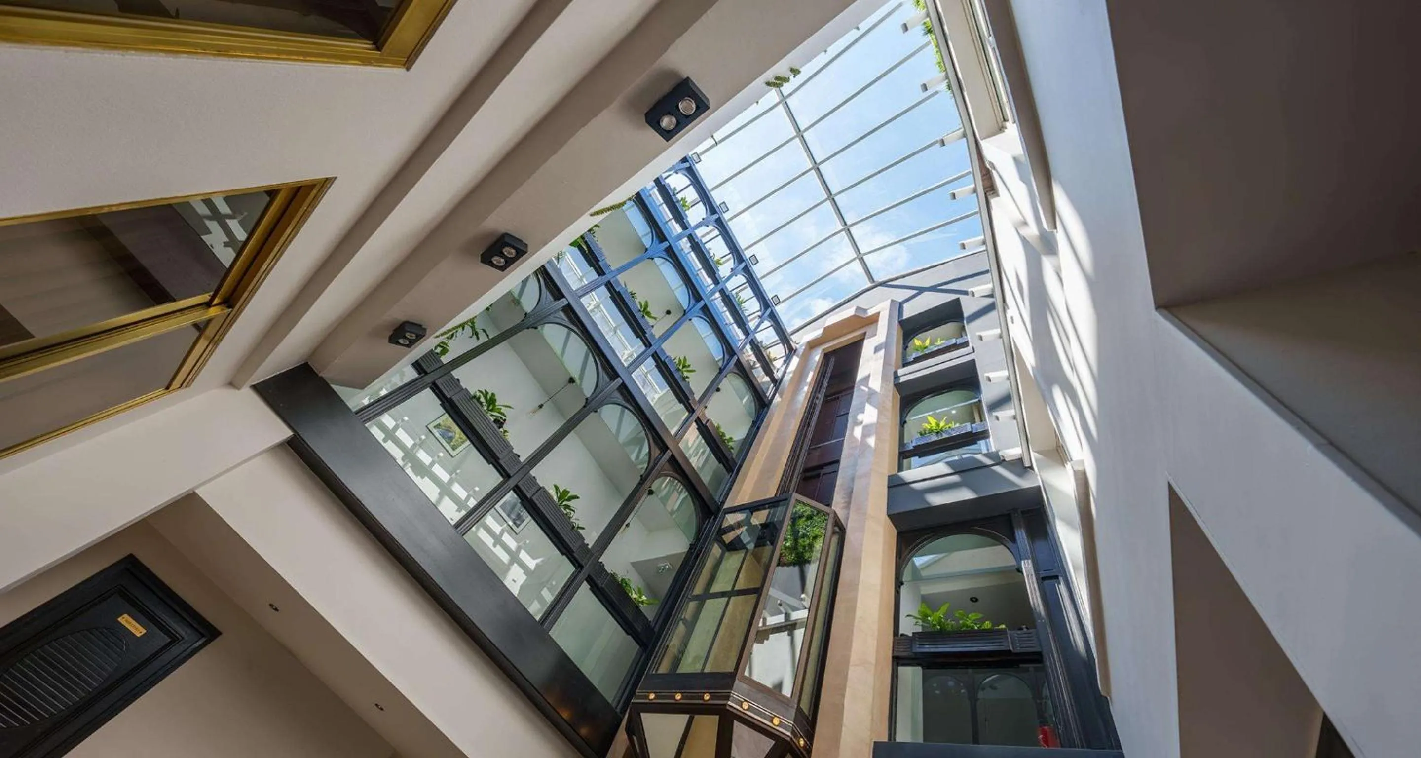 Lobby or reception in Best Western Plus Le Picardy