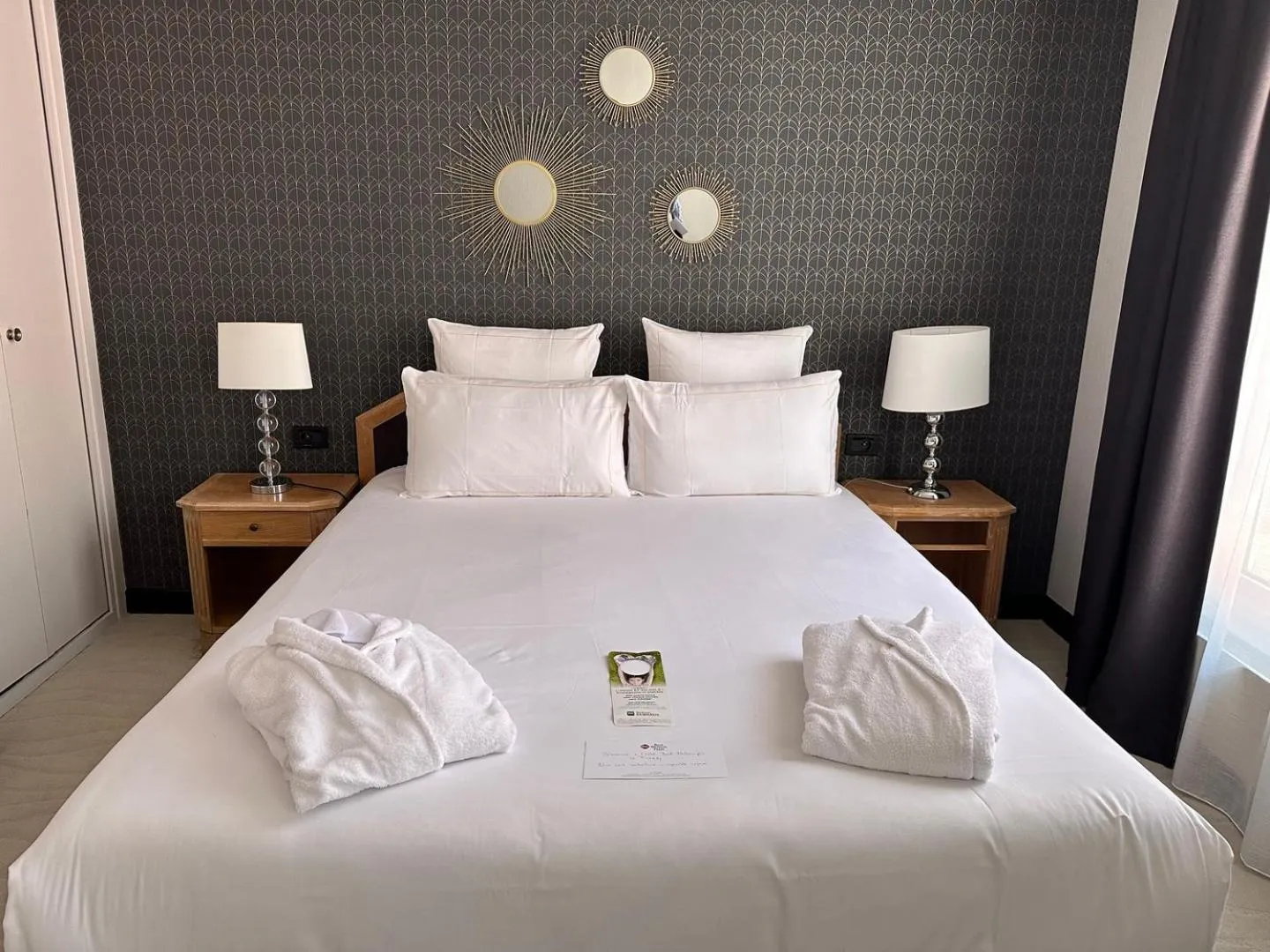 Bed in Best Western Plus Le Picardy