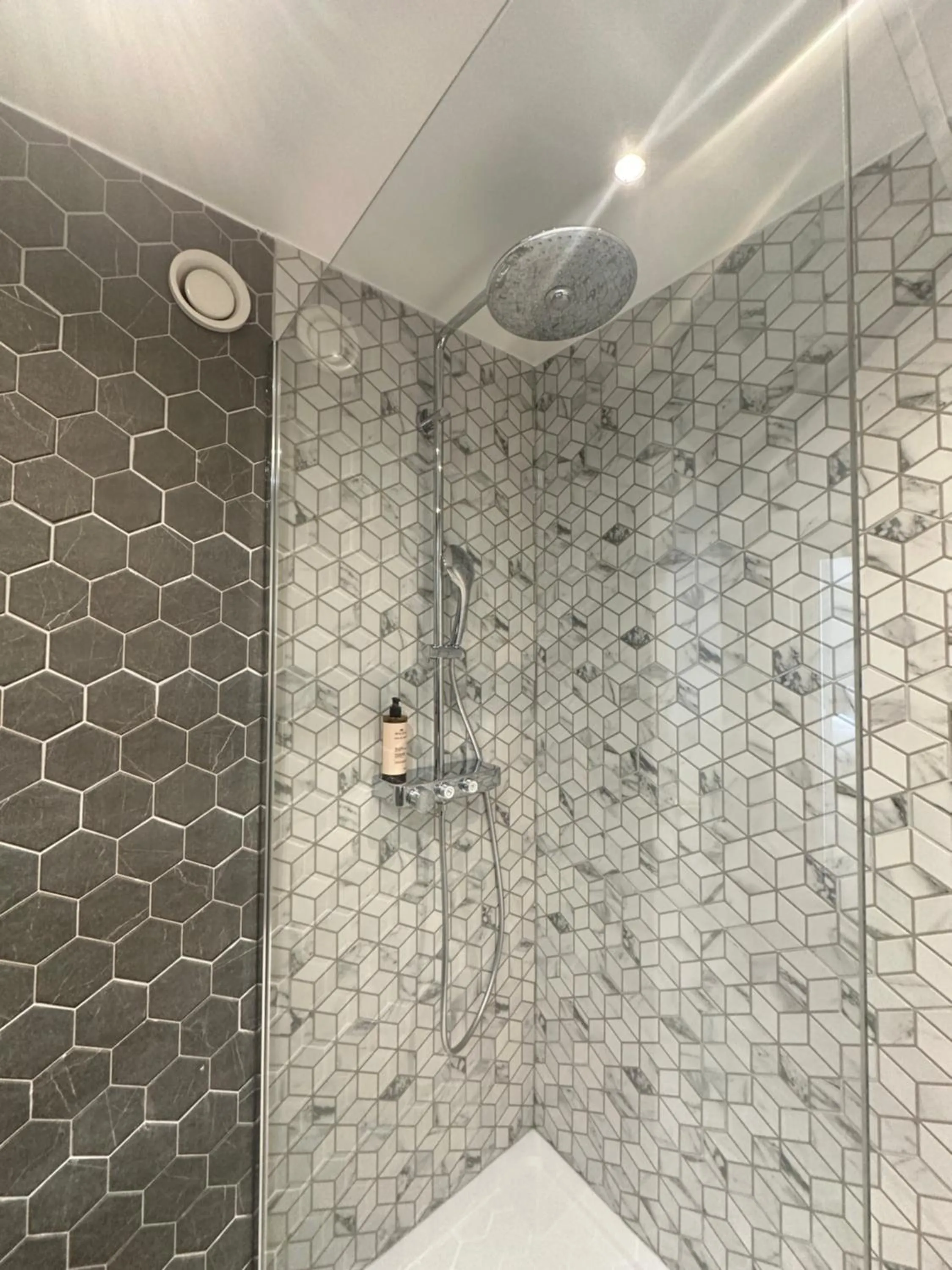 Shower in Best Western Plus Le Picardy