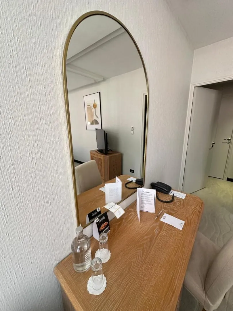 Seating area in Best Western Plus Le Picardy