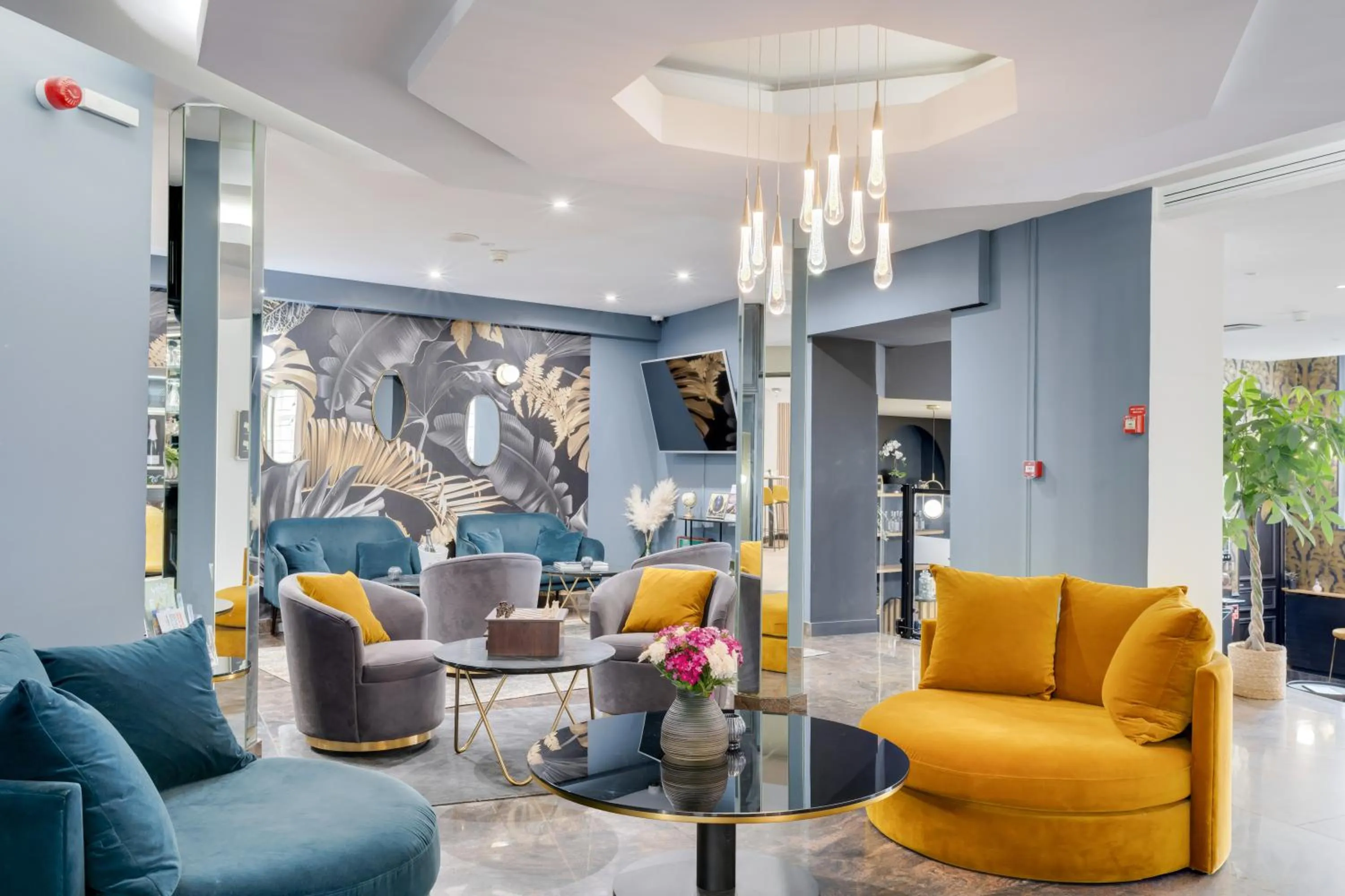 Living room in Best Western Plus Le Picardy