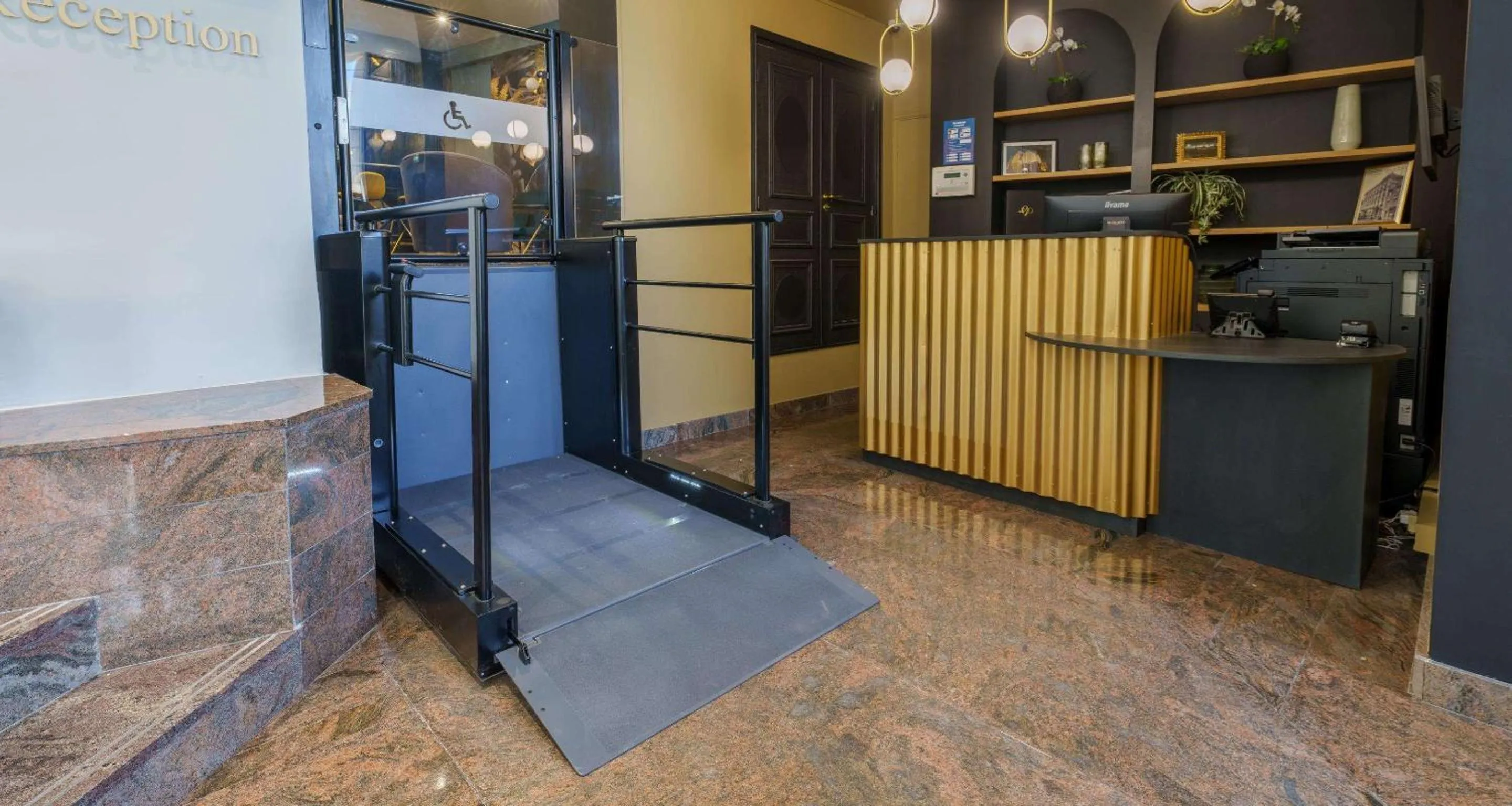 Lobby or reception in Best Western Plus Le Picardy