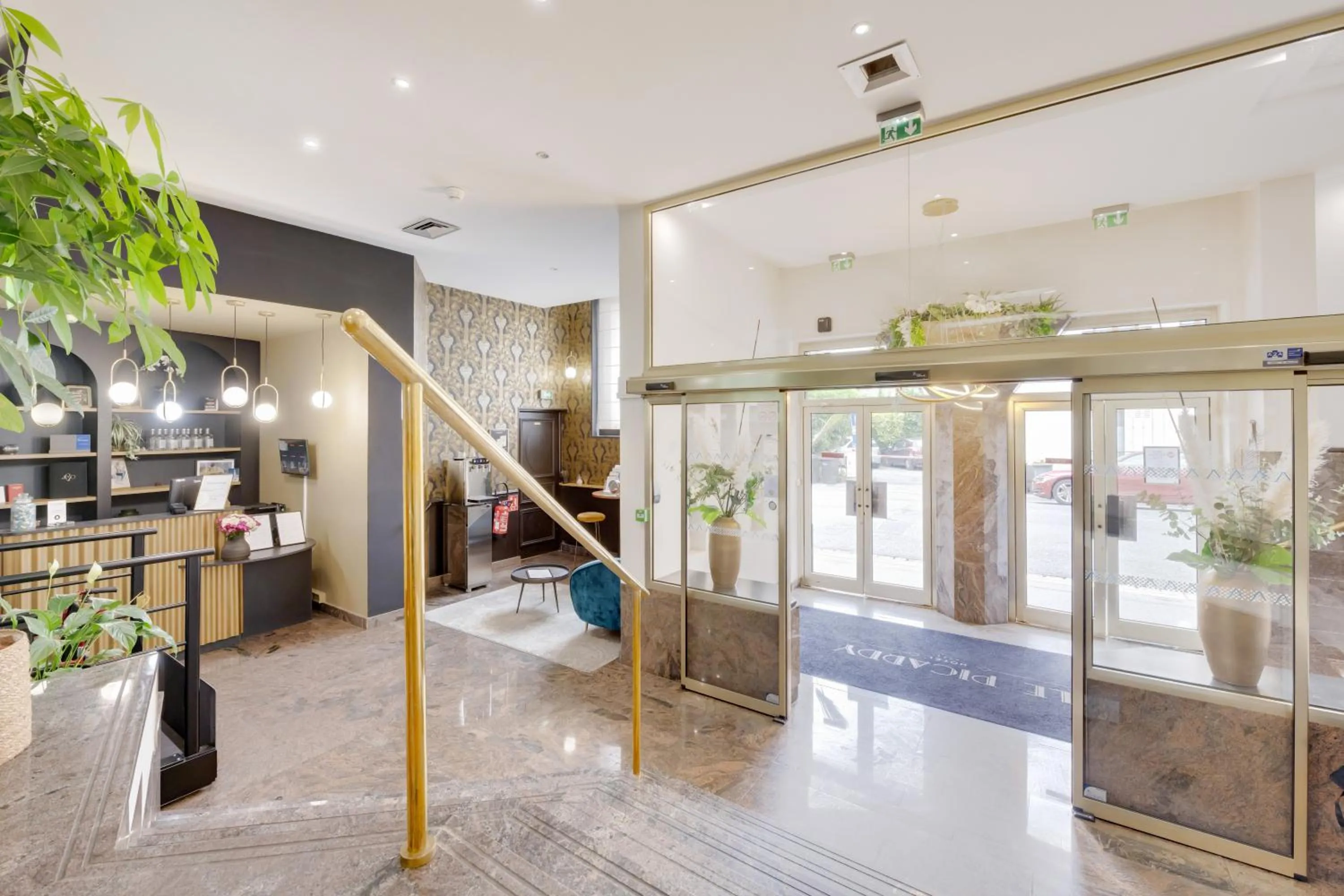 Seating area in Best Western Plus Le Picardy