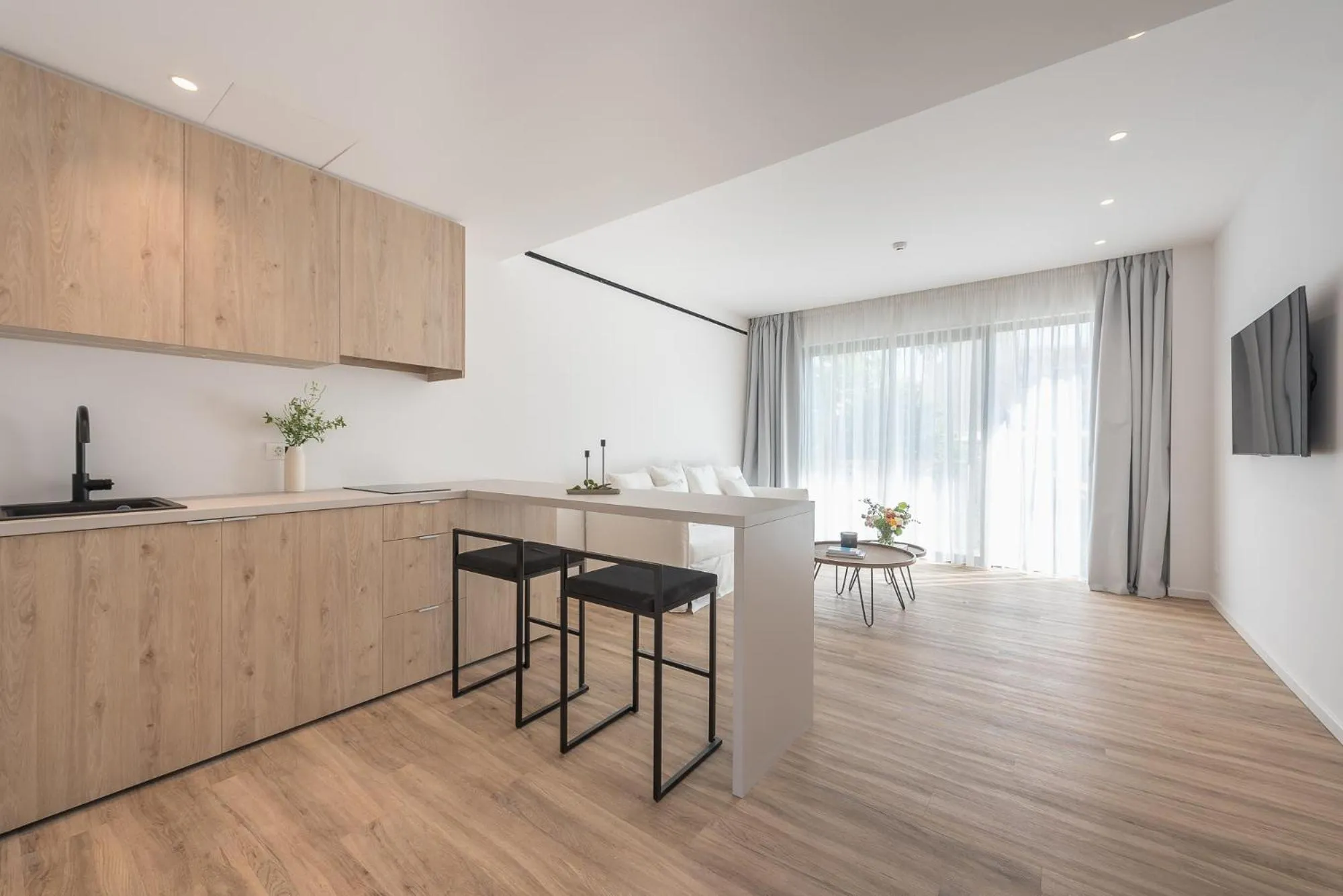 Photo of the whole room in Ceramian Athens