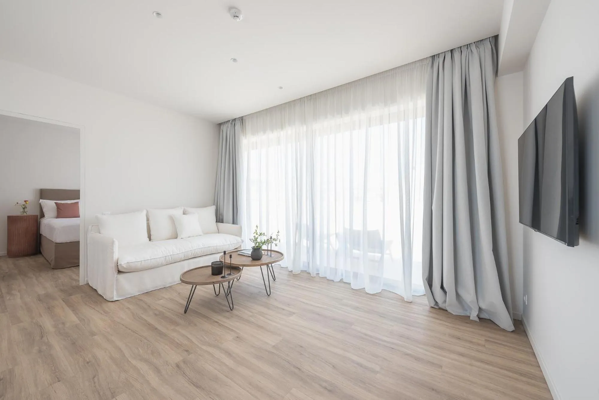 Photo of the whole room in Ceramian Athens