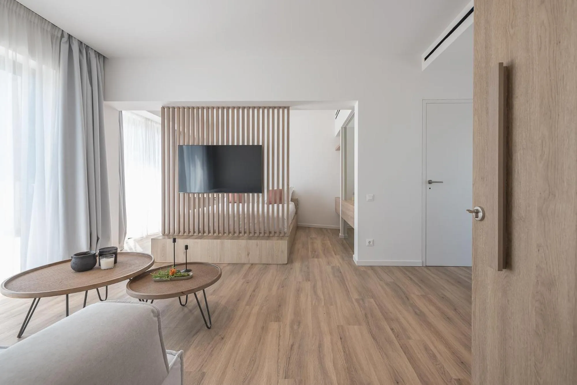 Photo of the whole room in Ceramian Athens