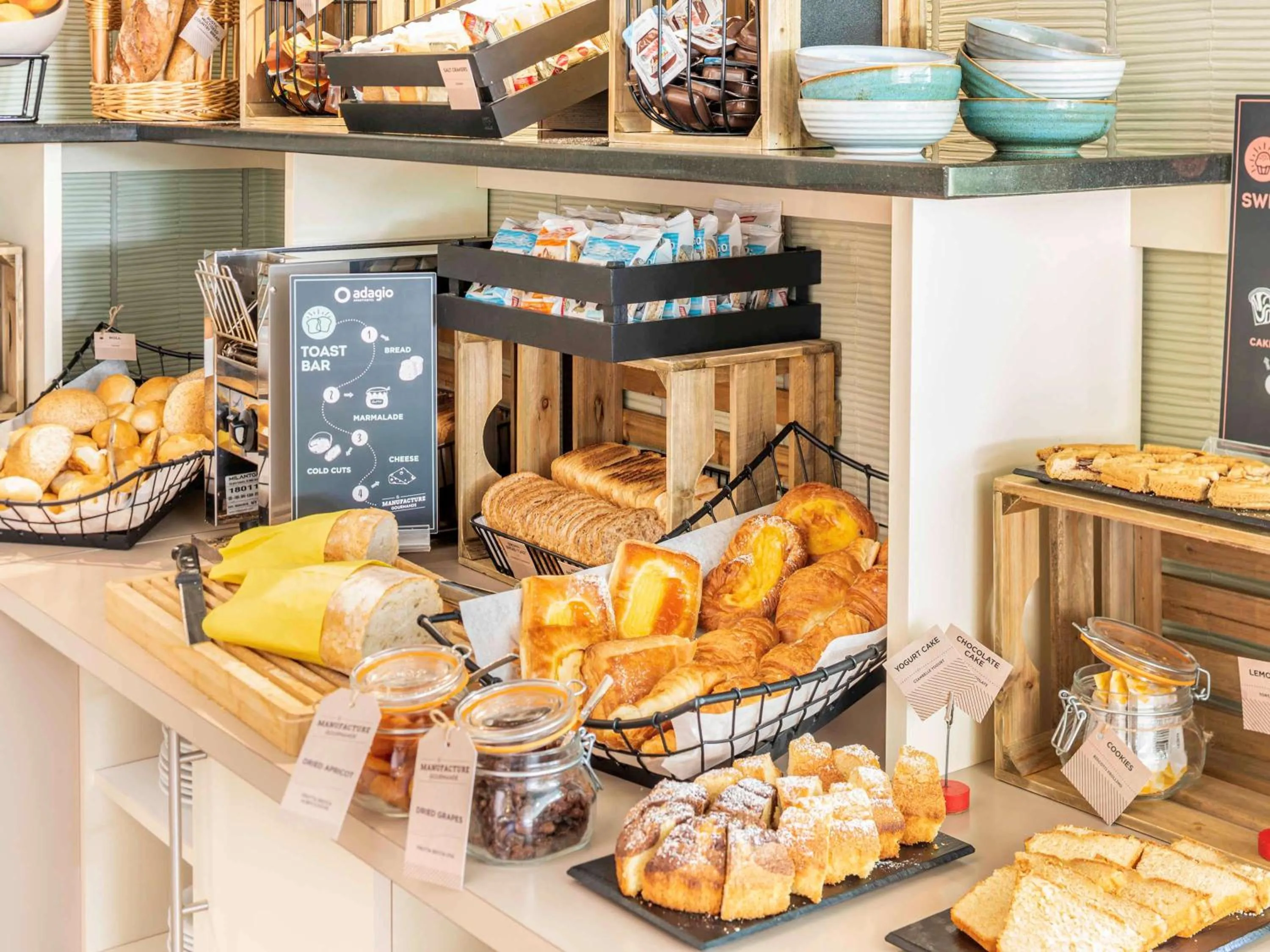 Restaurant/places to eat in Aparthotel Adagio Rome Vatican