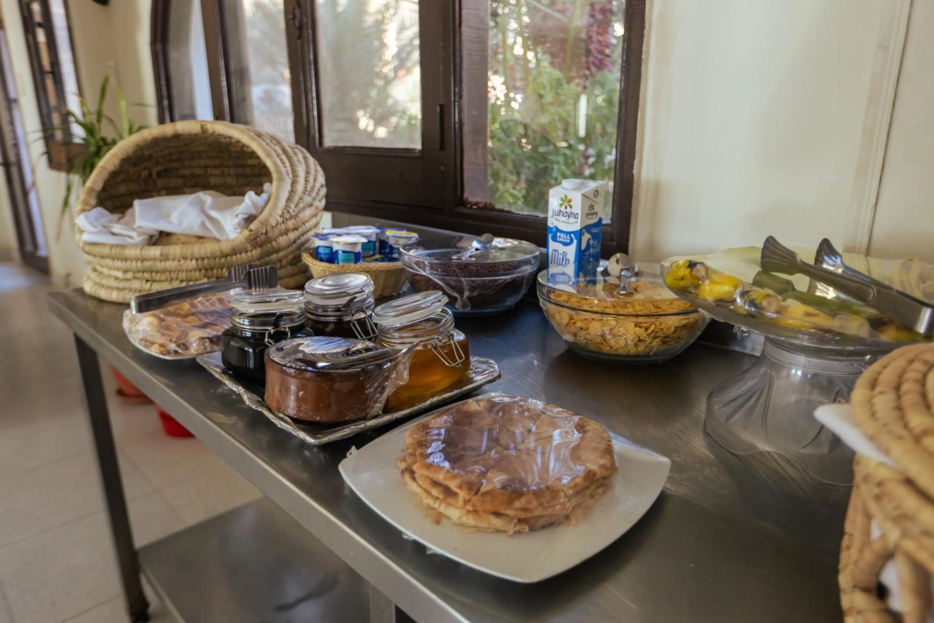 Buffet breakfast in The Bedouin Moon