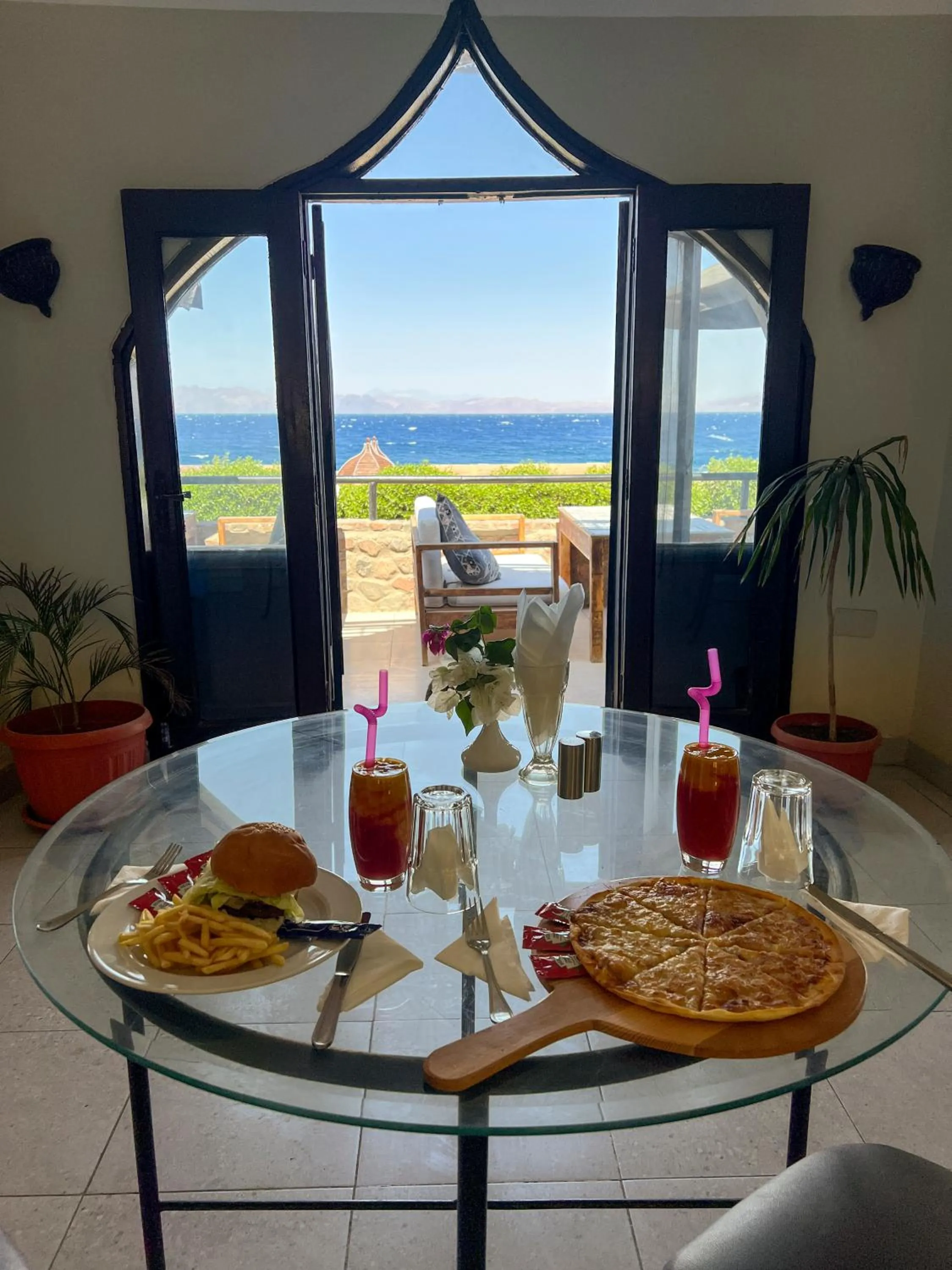 Restaurant/places to eat in The Bedouin Moon