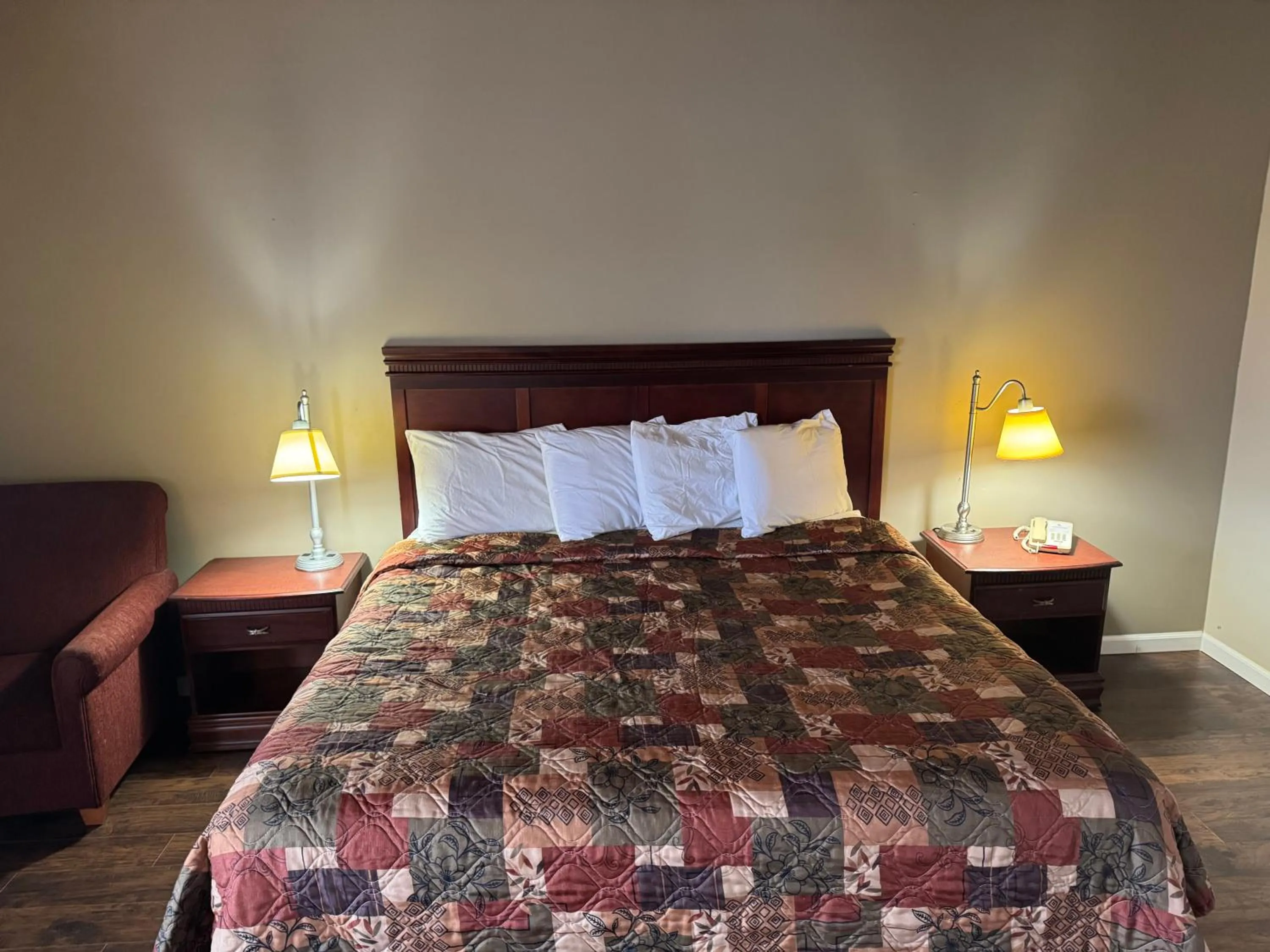 Bed in Town & Country Motel