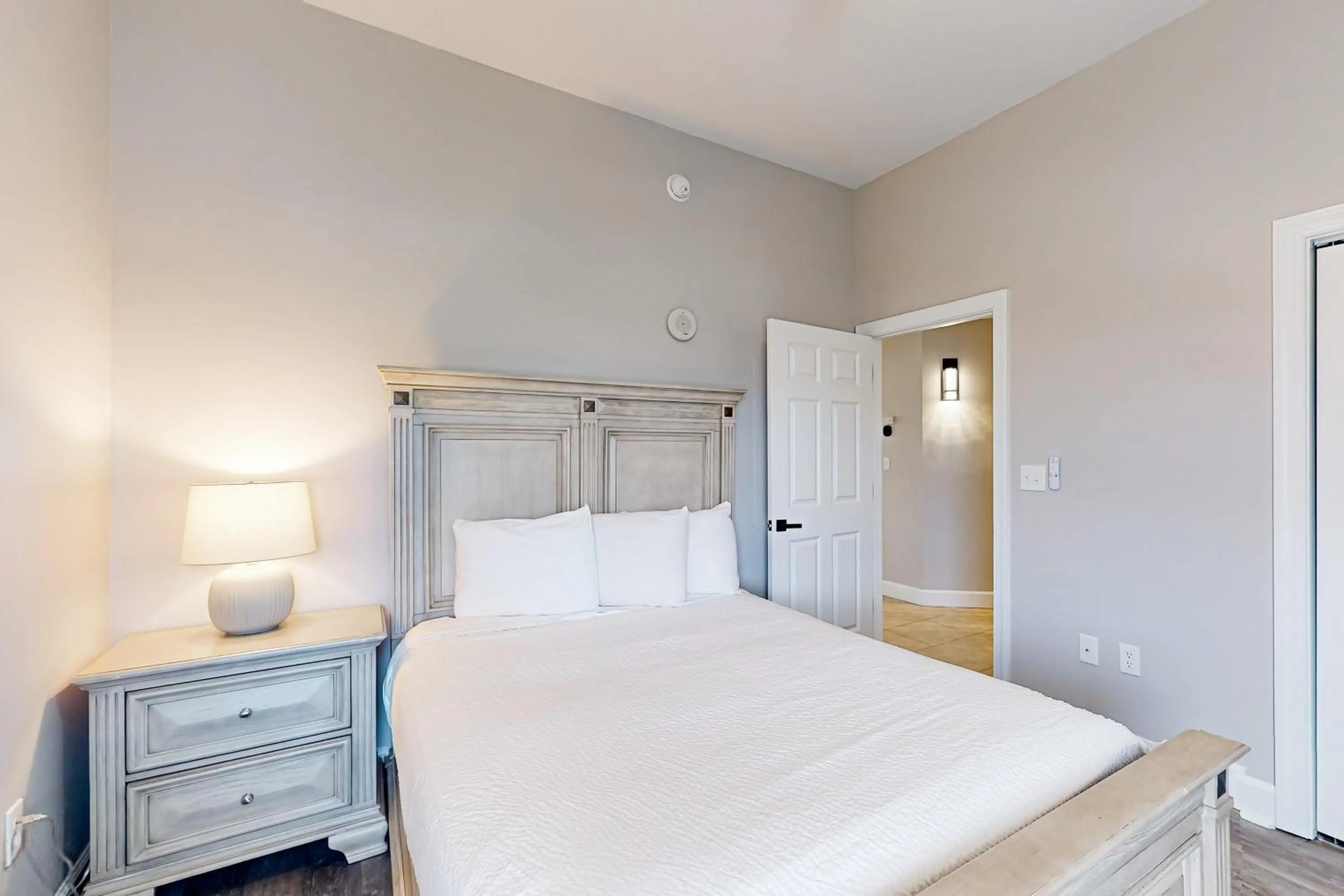 Bed in Sunrise Beach Resort V