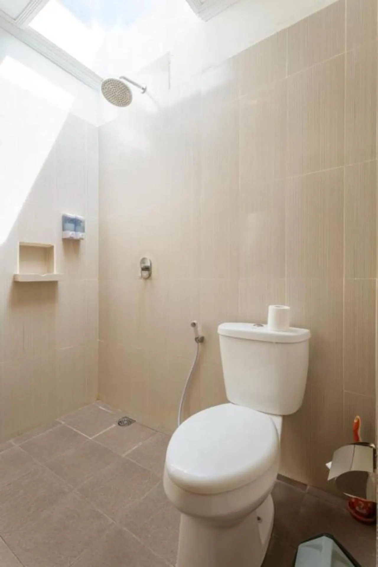 Shower in Carik Bali Guest House Canggu