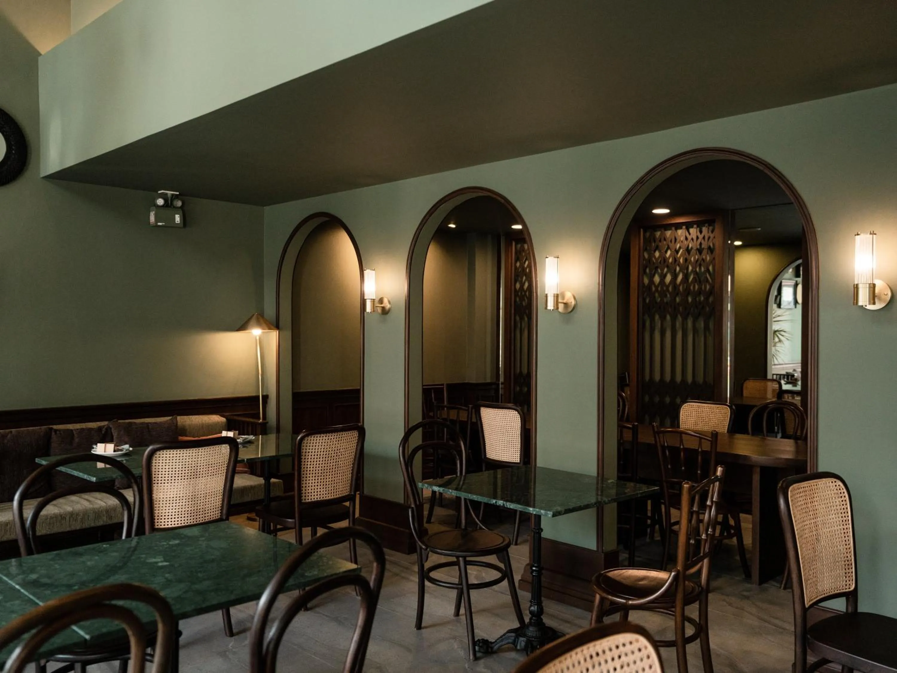 Restaurant/places to eat in Burirattana Hotel-An Adults Only Hotel