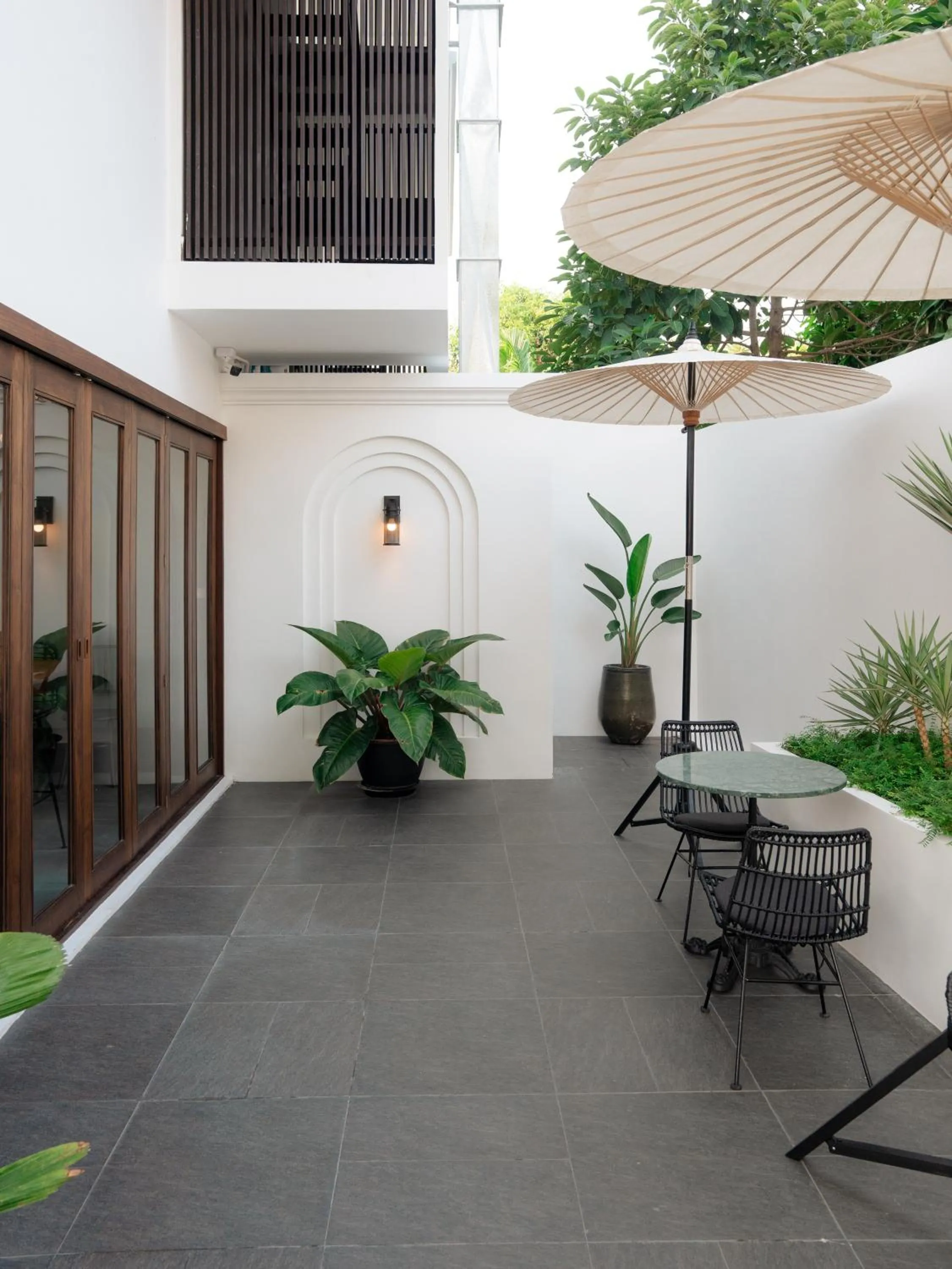 Restaurant/places to eat in Burirattana Hotel-An Adults Only Hotel