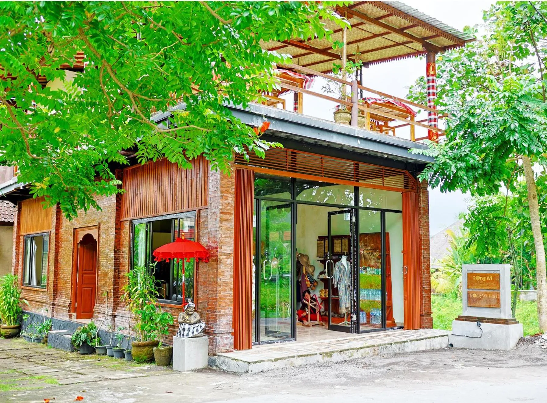 Property building in Gongwi Cottages Sidemen