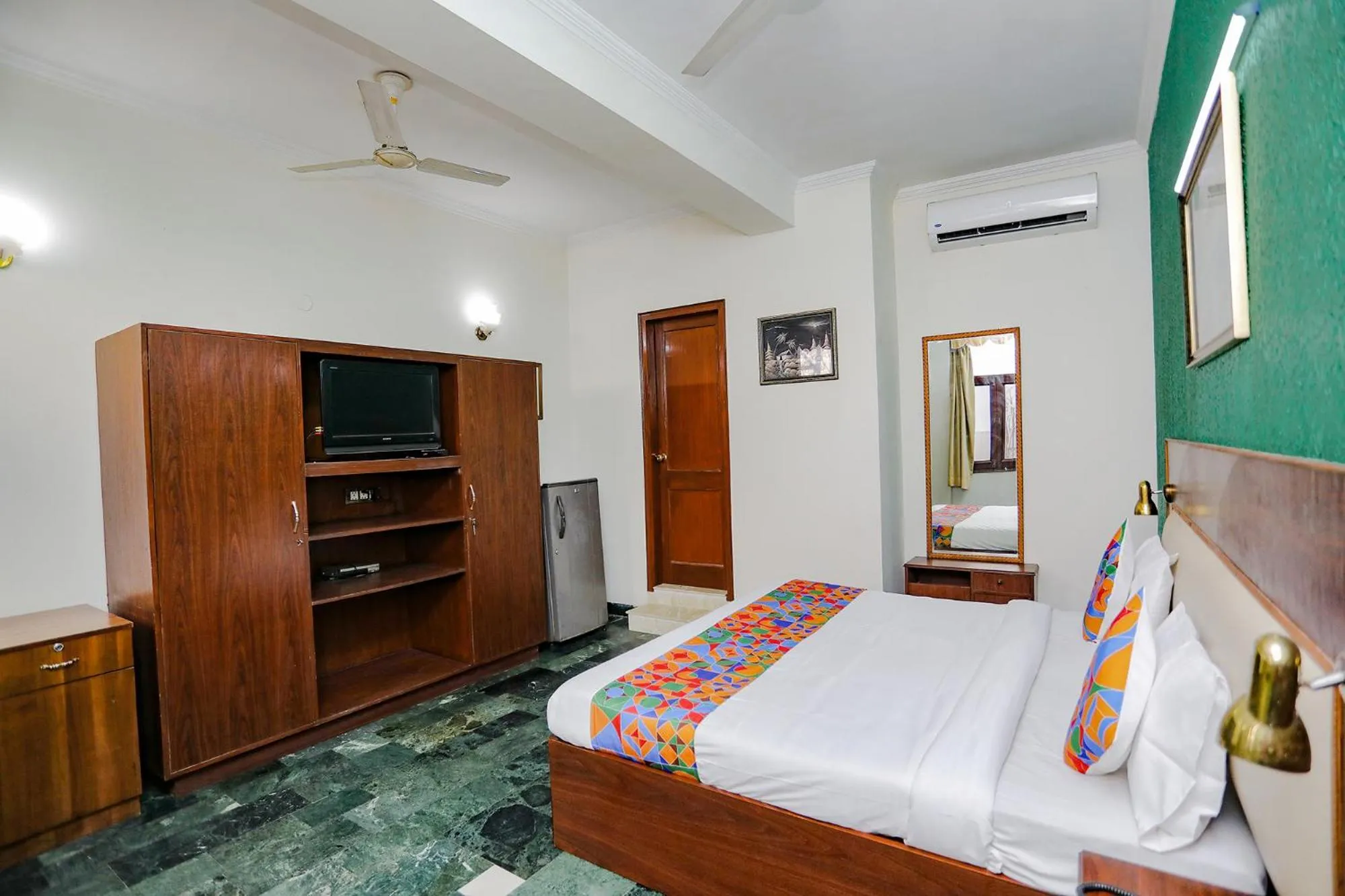 Bed in FabExpress Primero I