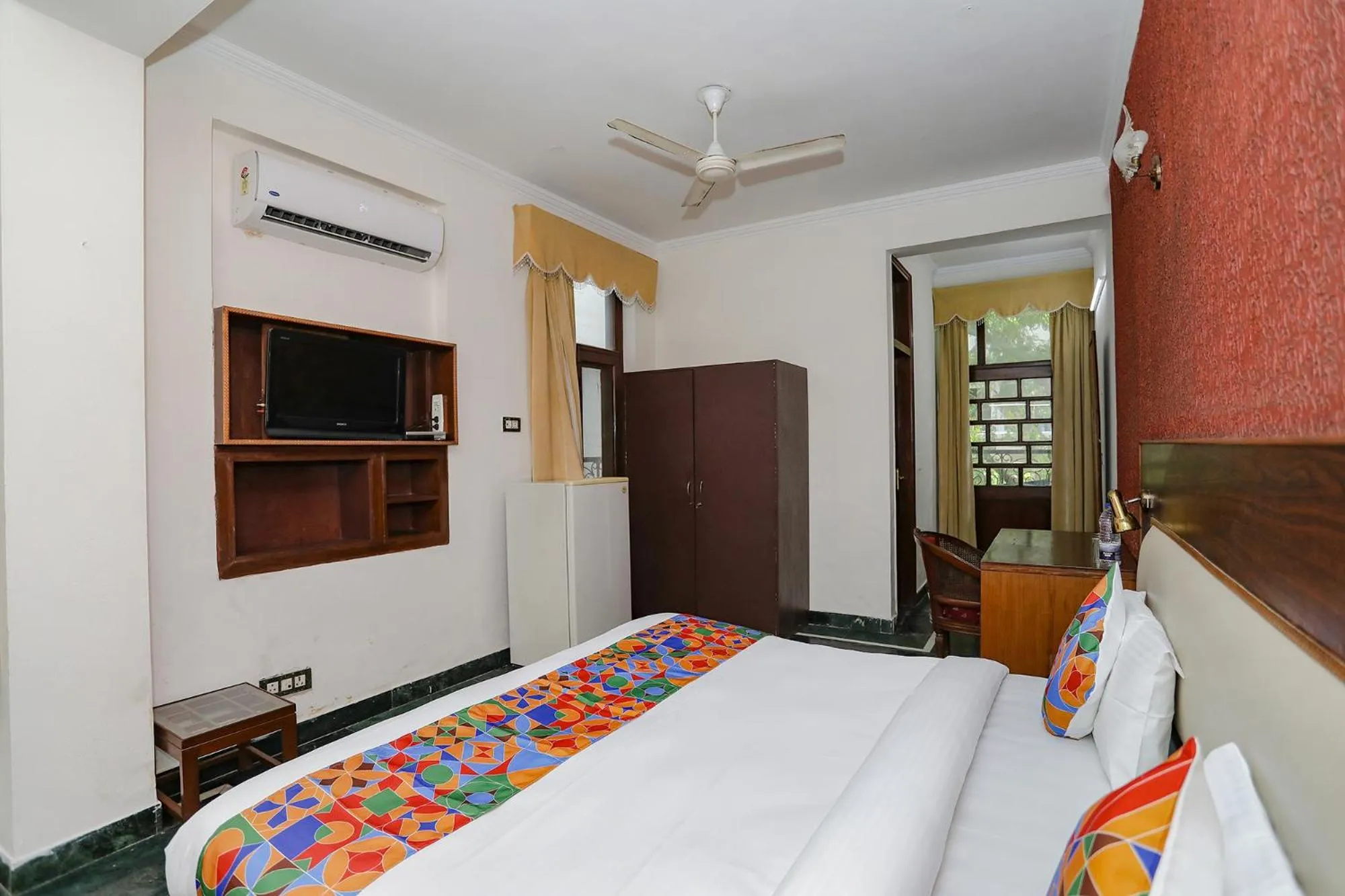 Bed in FabExpress Primero I