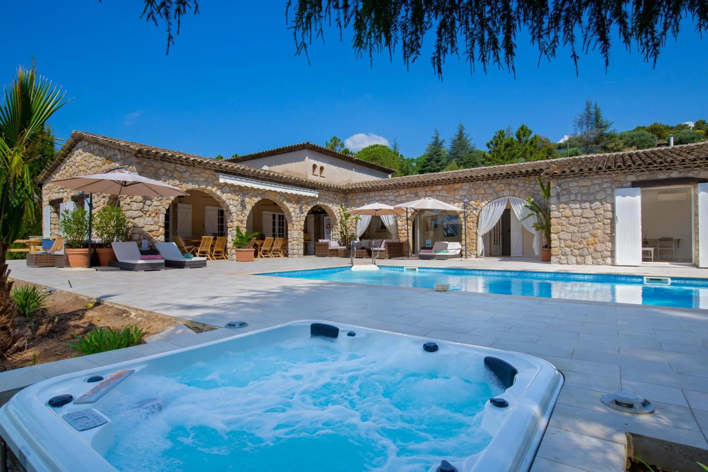 Property building in La Connexion, Gay Men Only