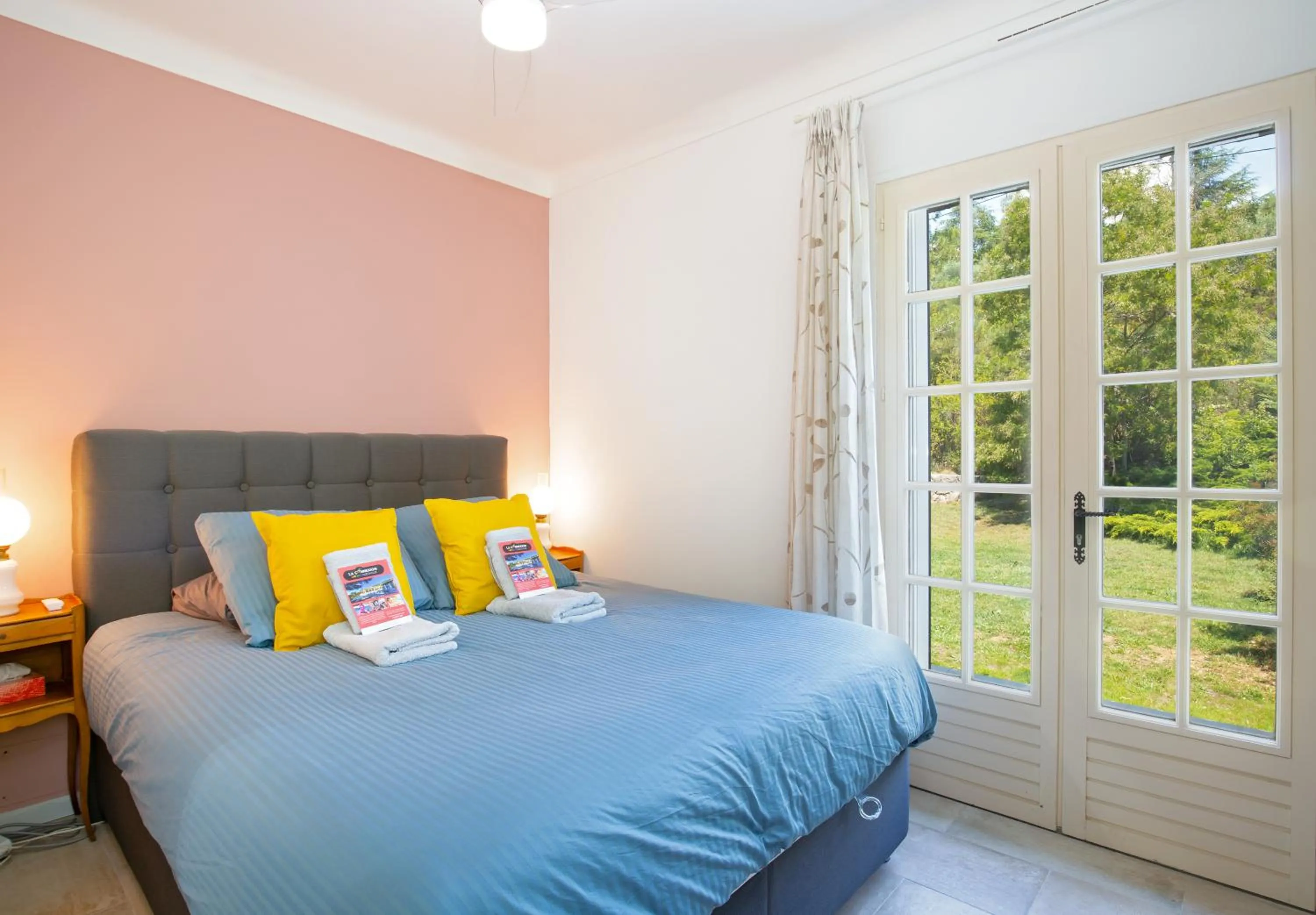 Bedroom, Bed in La Connexion, Gay Men Only