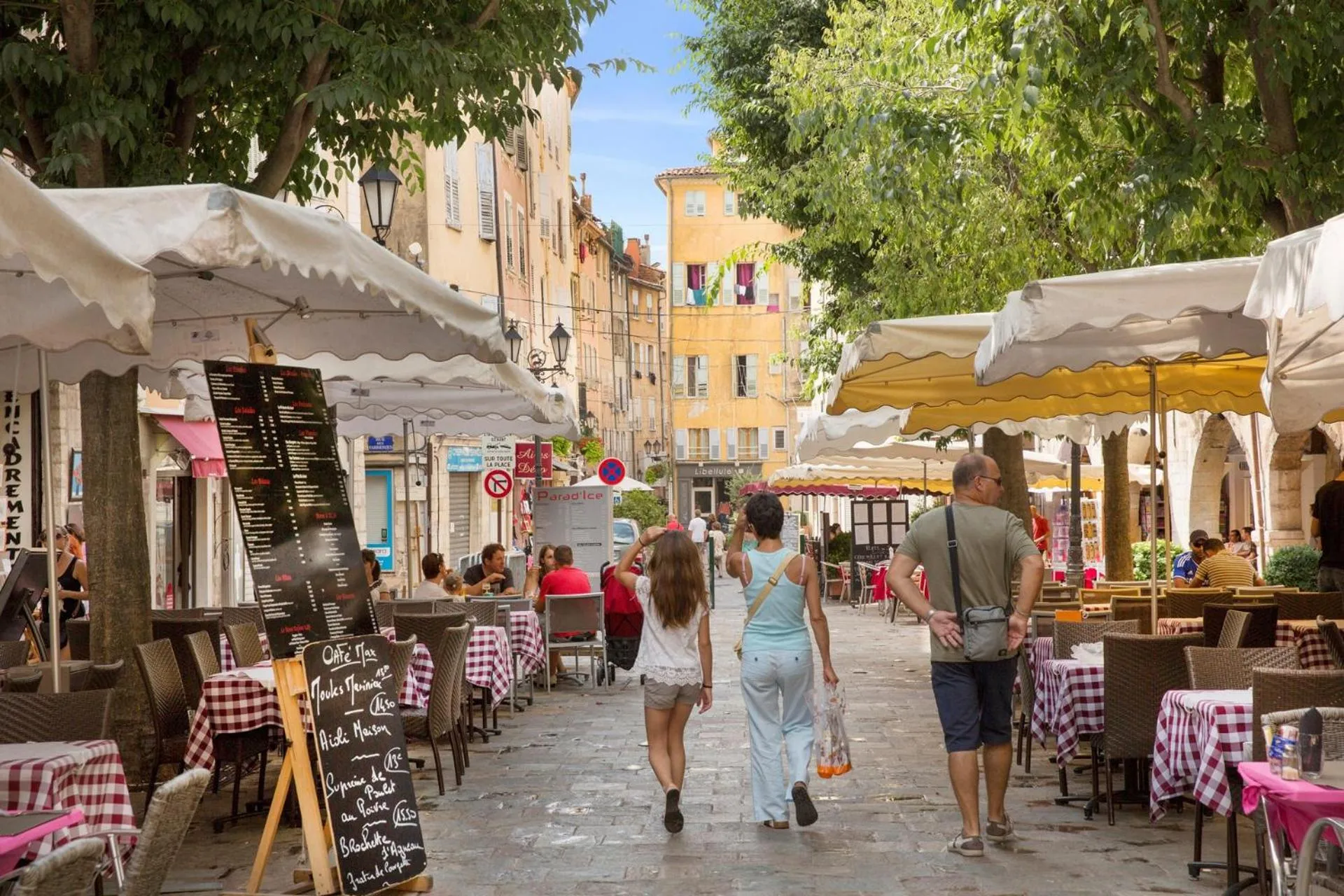 Neighbourhood in La Connexion, Gay Men Only