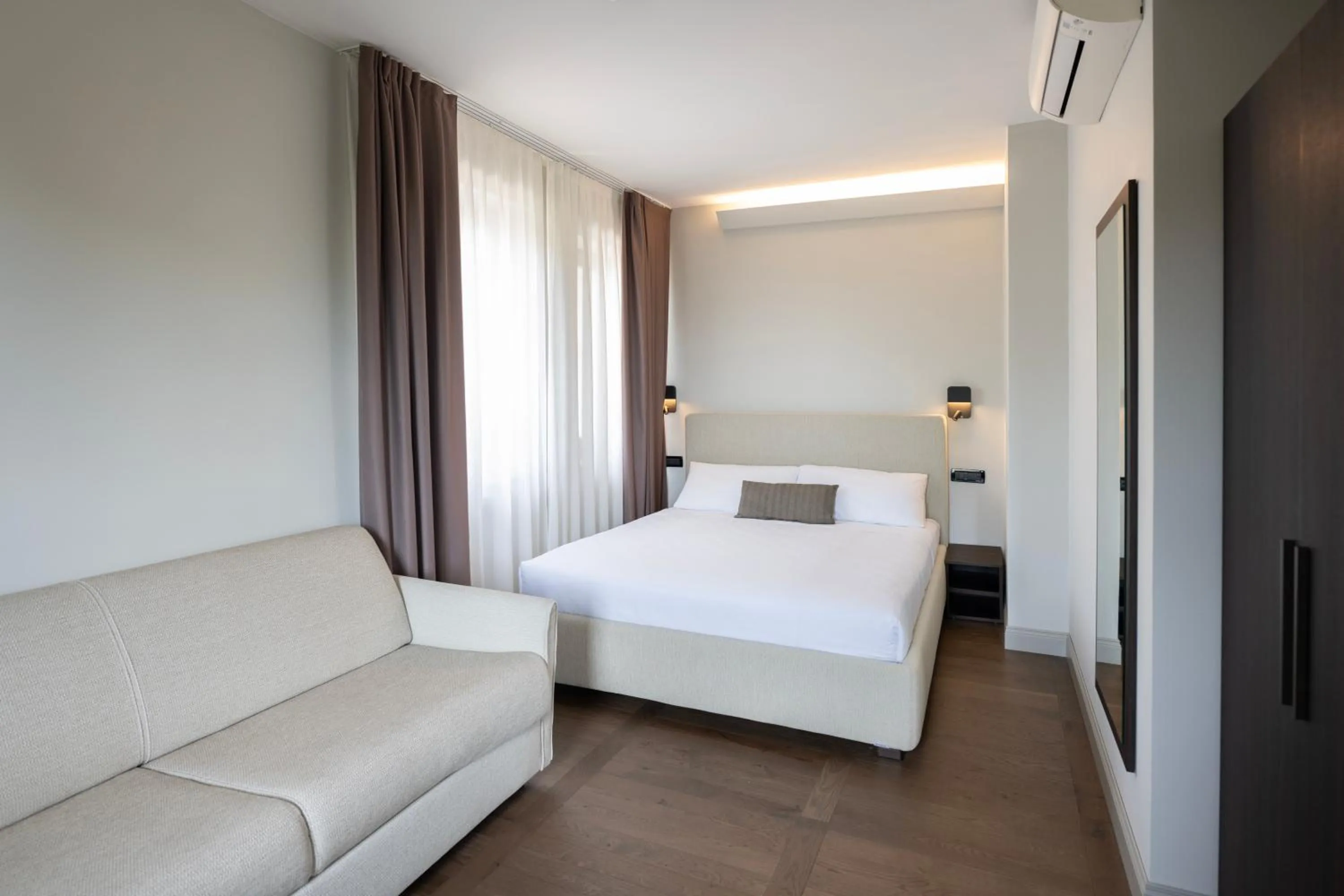 Bed in Hotel Carlton