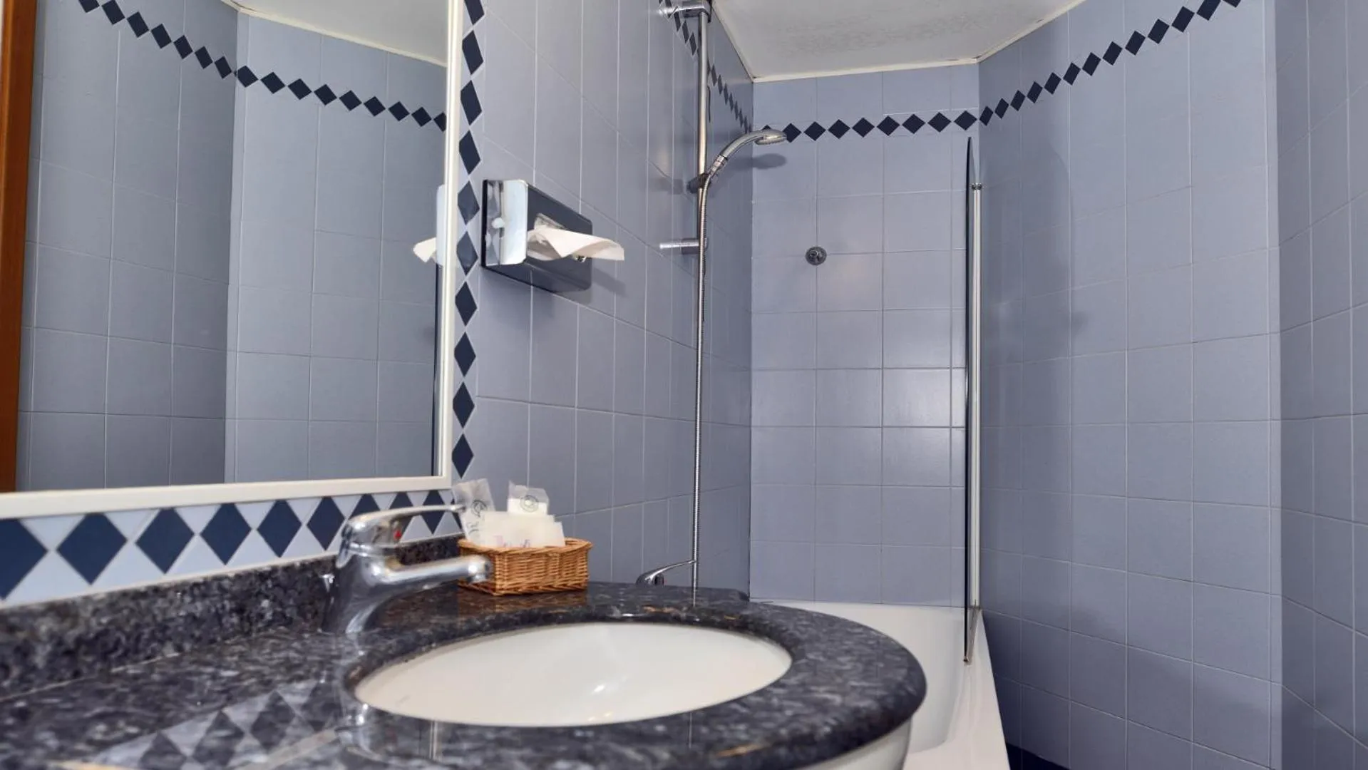 Bathroom in Hotel Carlton