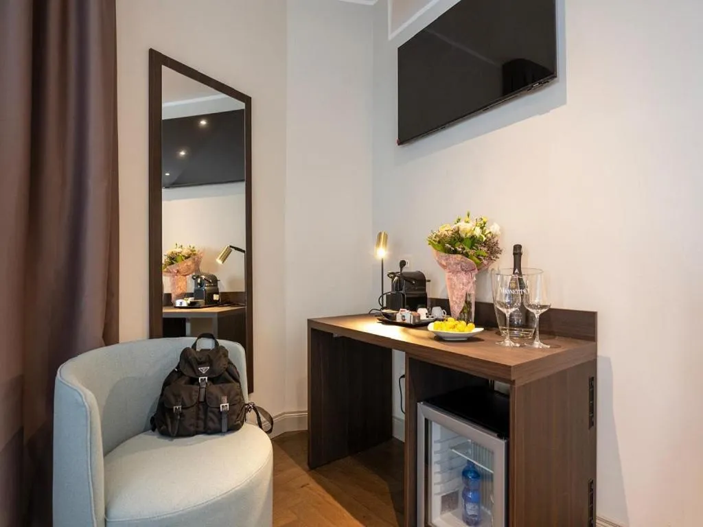 TV and multimedia in Hotel Carlton