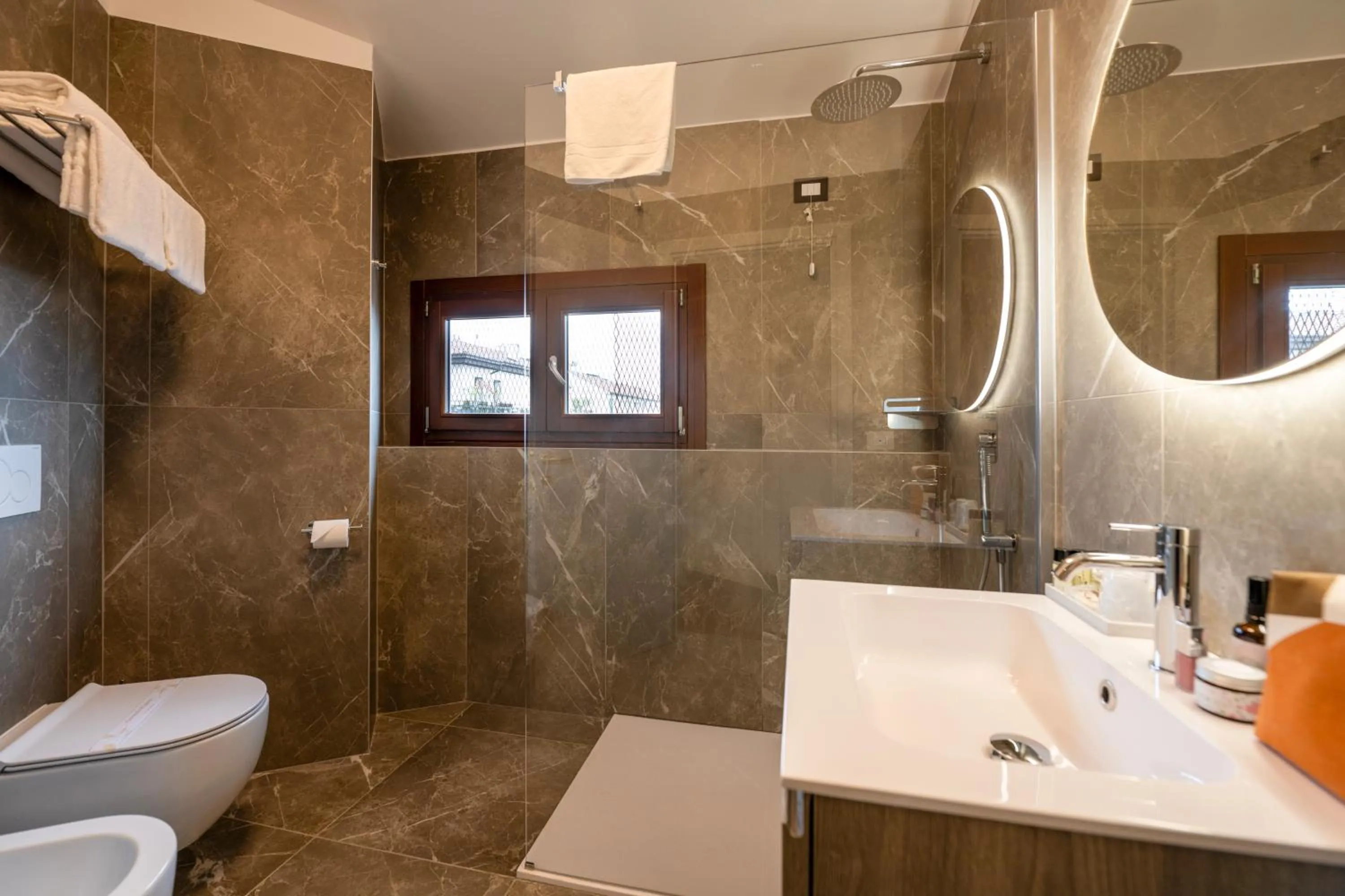 Bathroom in Hotel Carlton